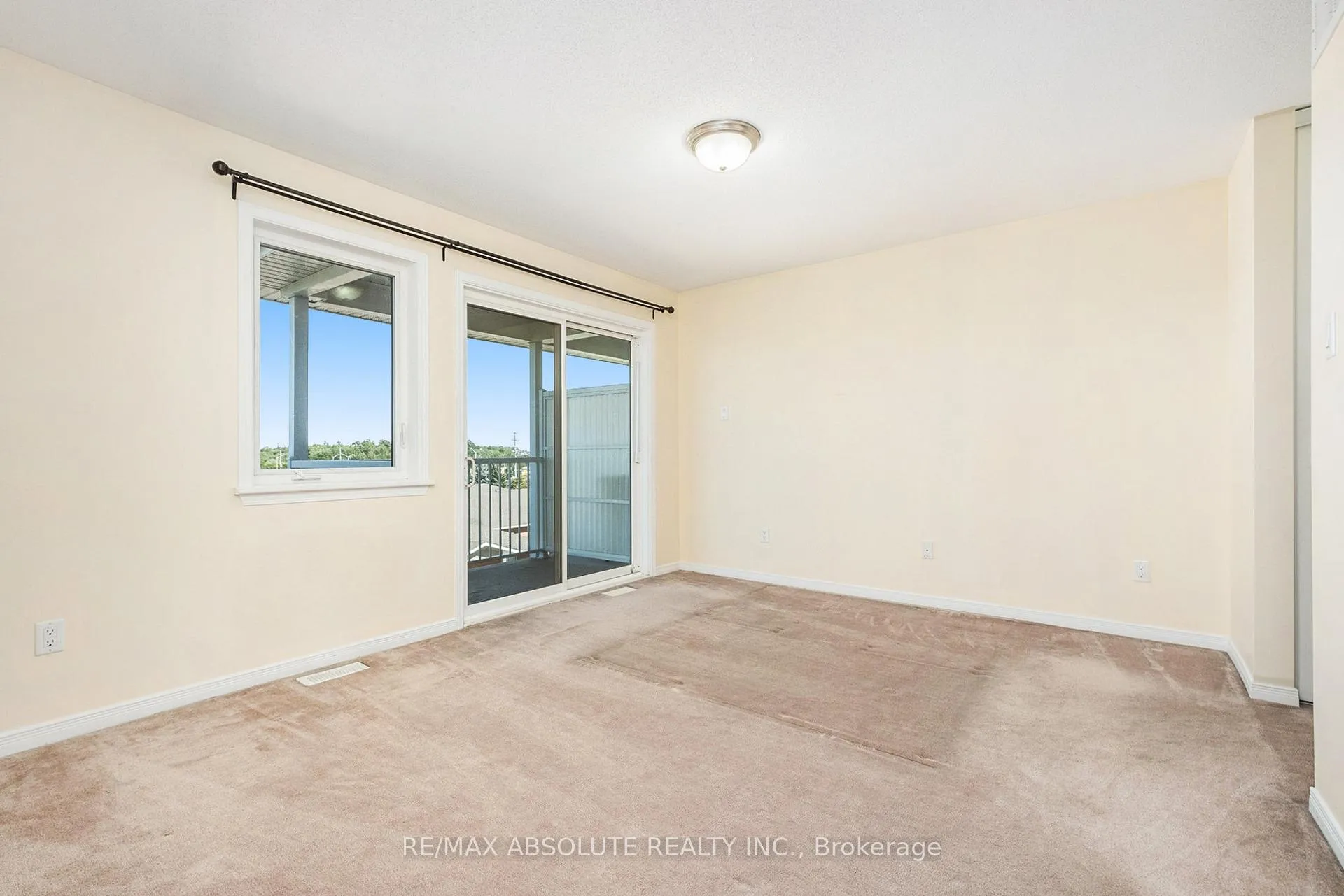 Photo 14 of 113 Keltie Private, Ottawa, Barrhaven - Longfields — HOMEH