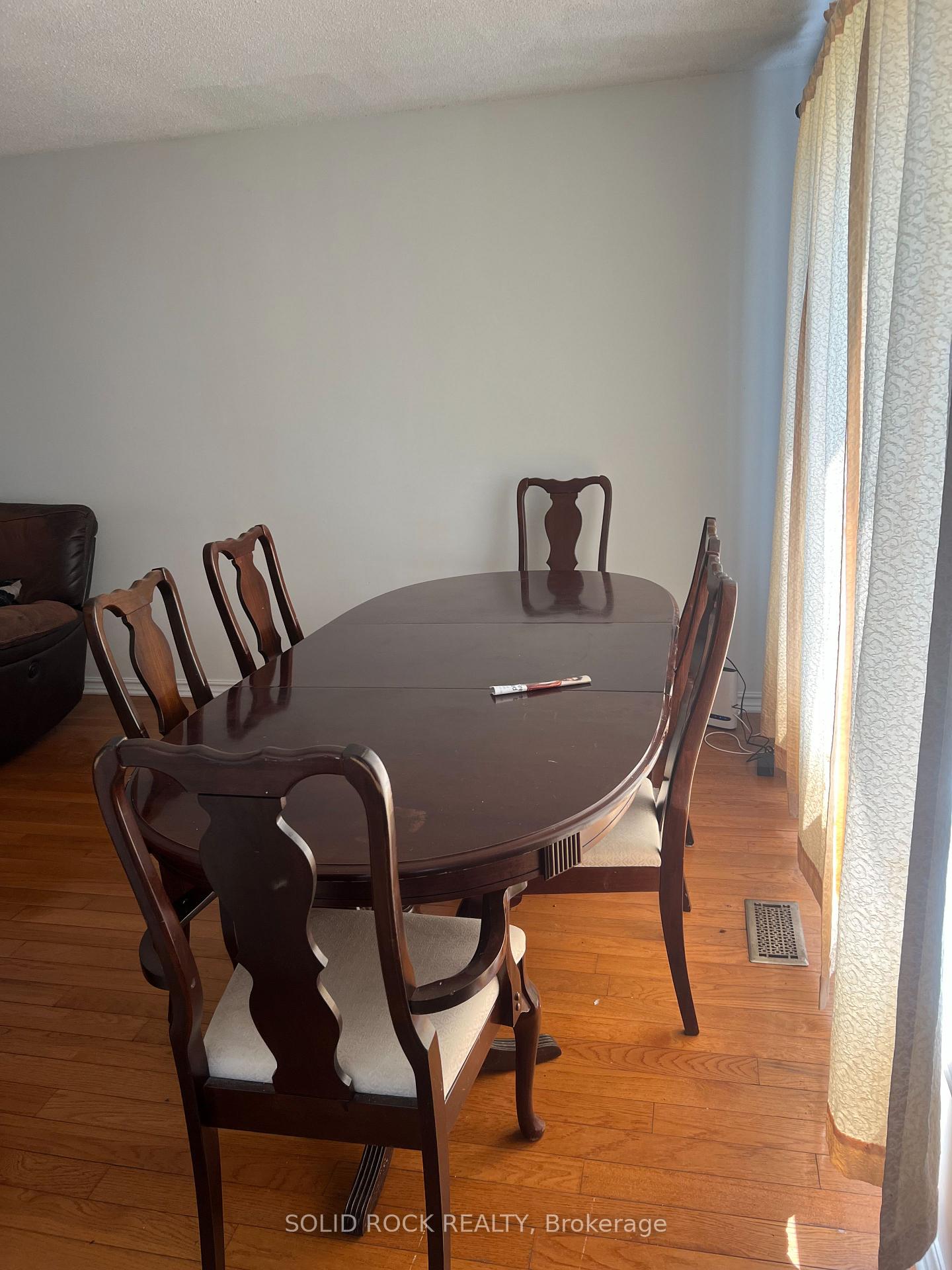 Photo 2 of 1429 Windsor Drive, Brockville — HOMEH