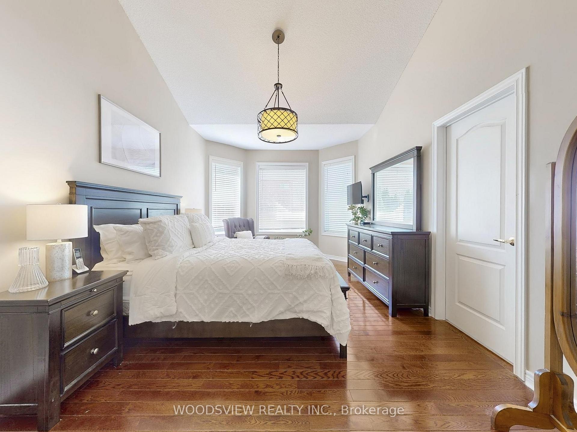 Photo 10 of 26 Hawstead Crescent, Whitby, Brooklin — HOMEH