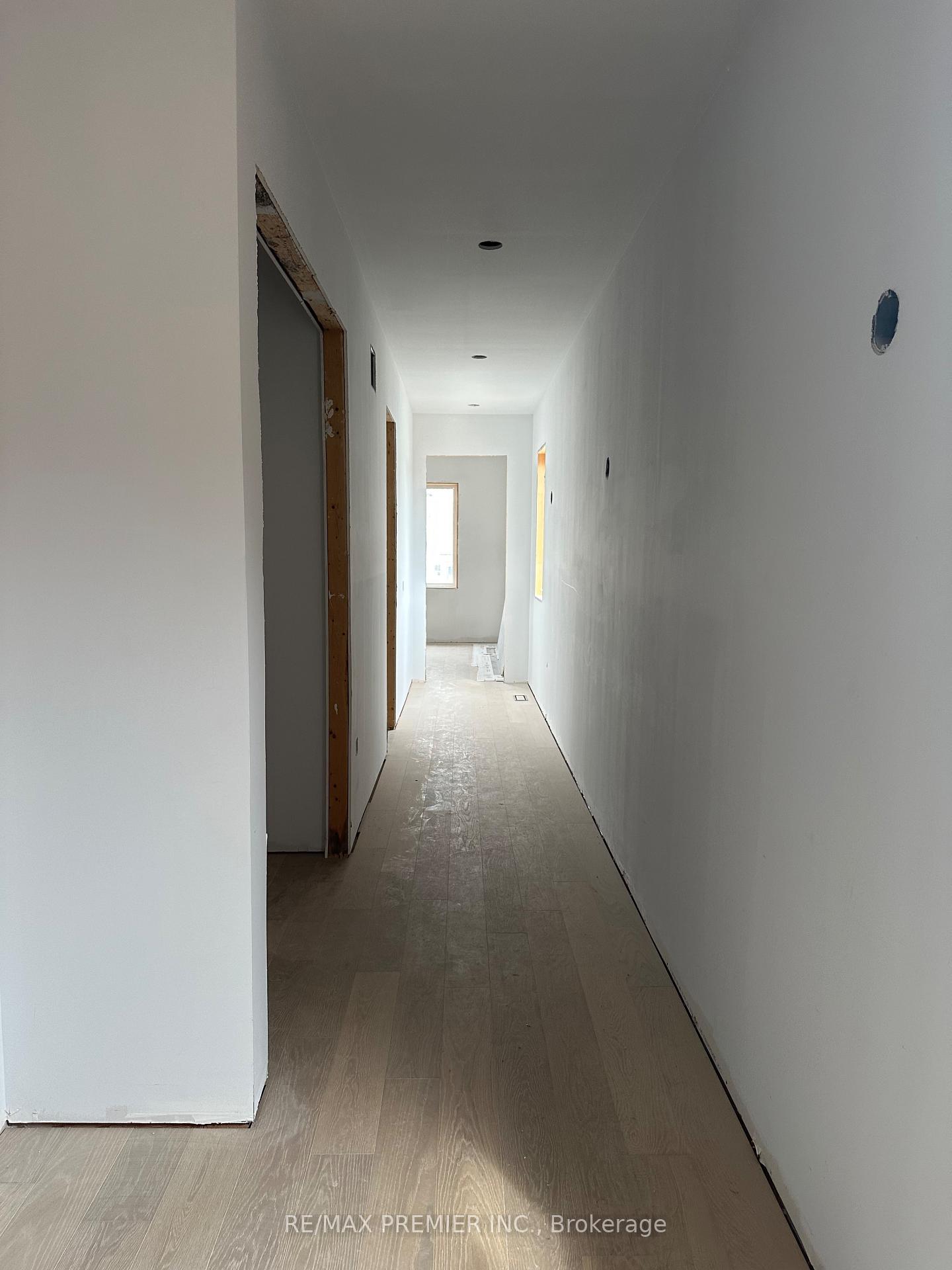Photo 10 of 24 Rainbow Drive, Vaughan, West Woodbridge — HOMEH