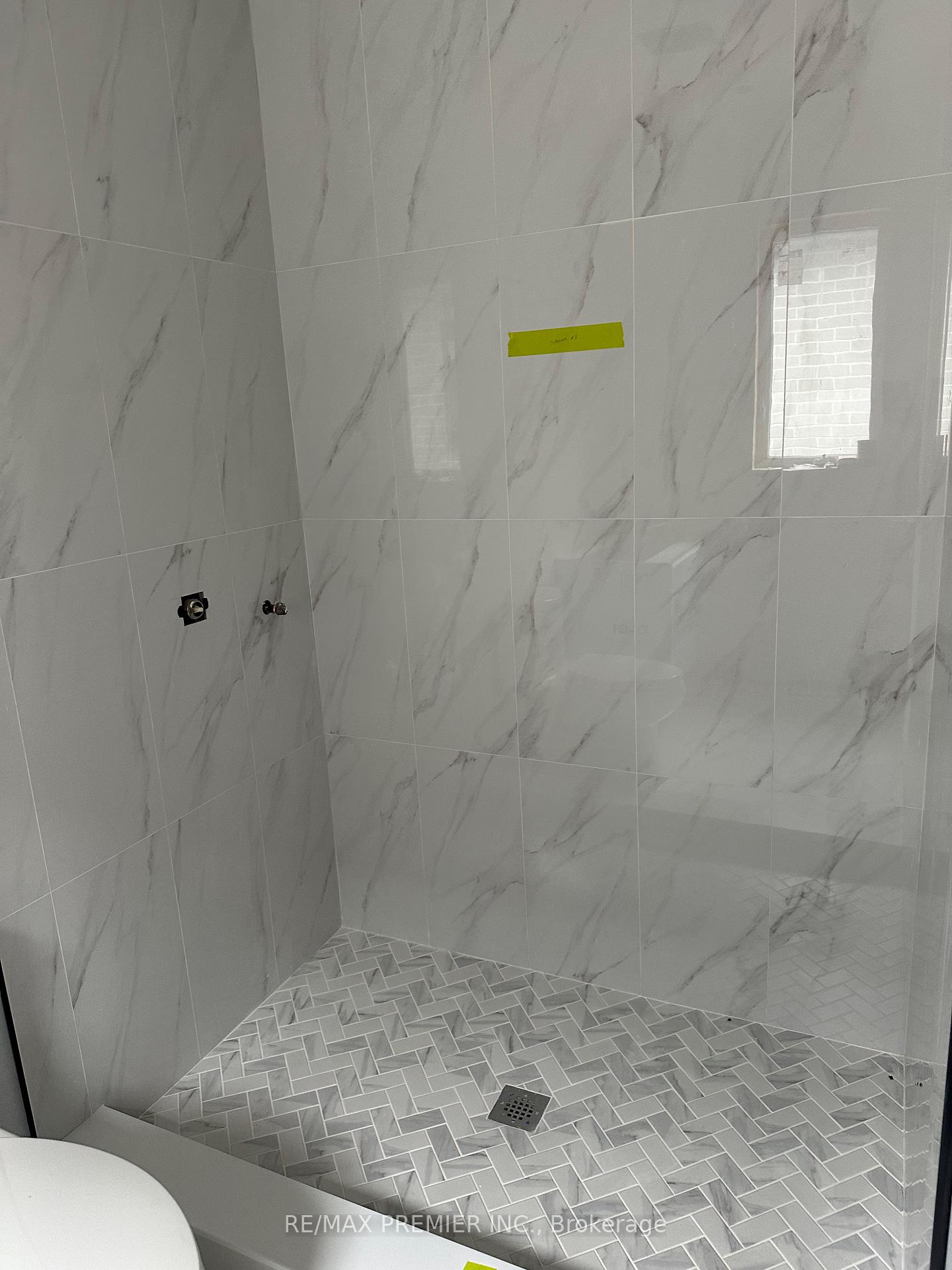 Photo 13 of 24 Rainbow Drive, Vaughan, West Woodbridge — HOMEH