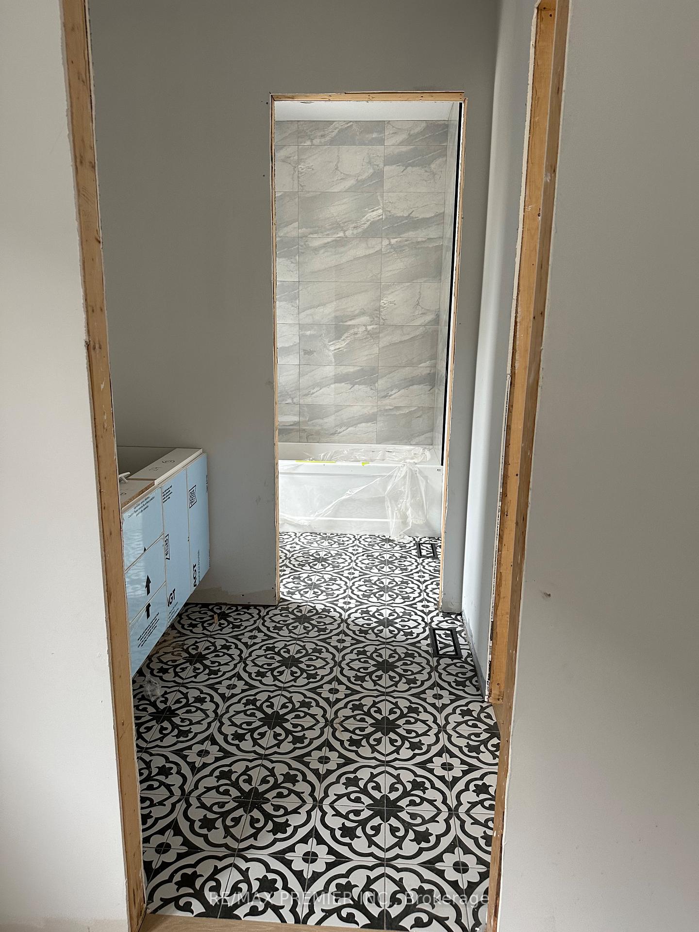Photo 14 of 24 Rainbow Drive, Vaughan, West Woodbridge — HOMEH