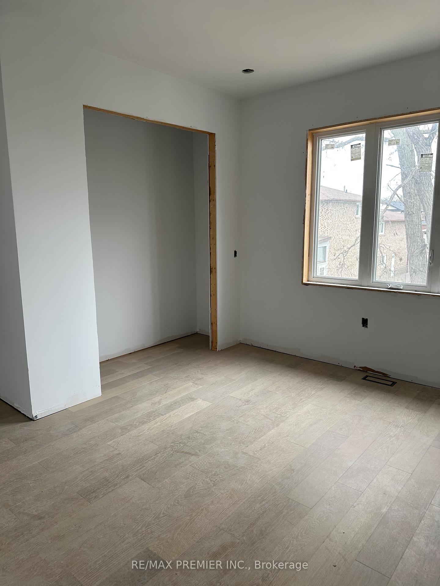 Photo 15 of 24 Rainbow Drive, Vaughan, West Woodbridge — HOMEH