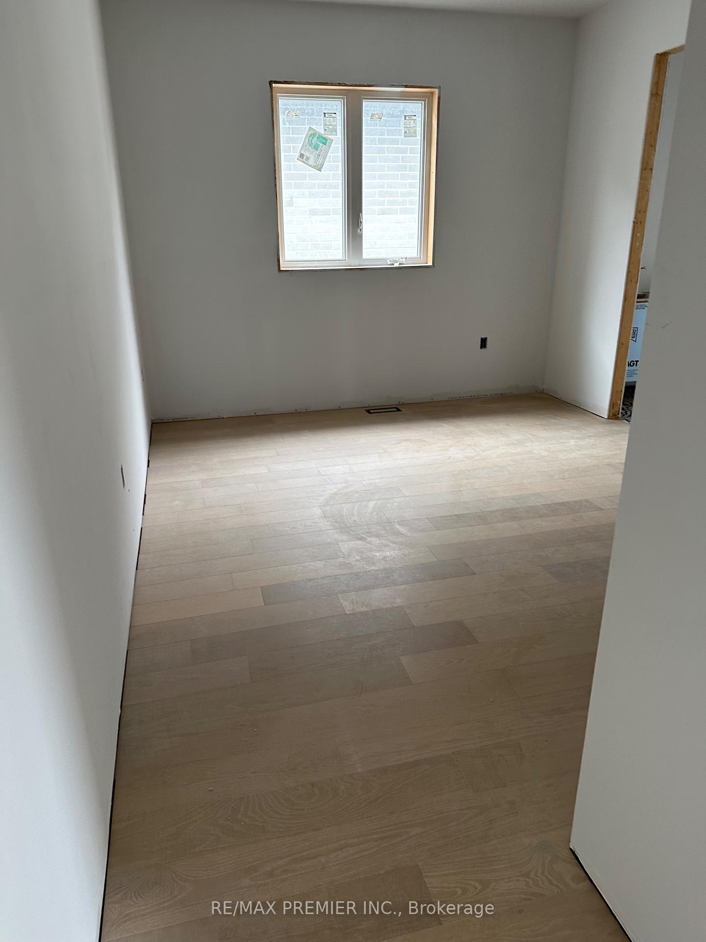 Photo 16 of 24 Rainbow Drive, Vaughan, West Woodbridge — HOMEH