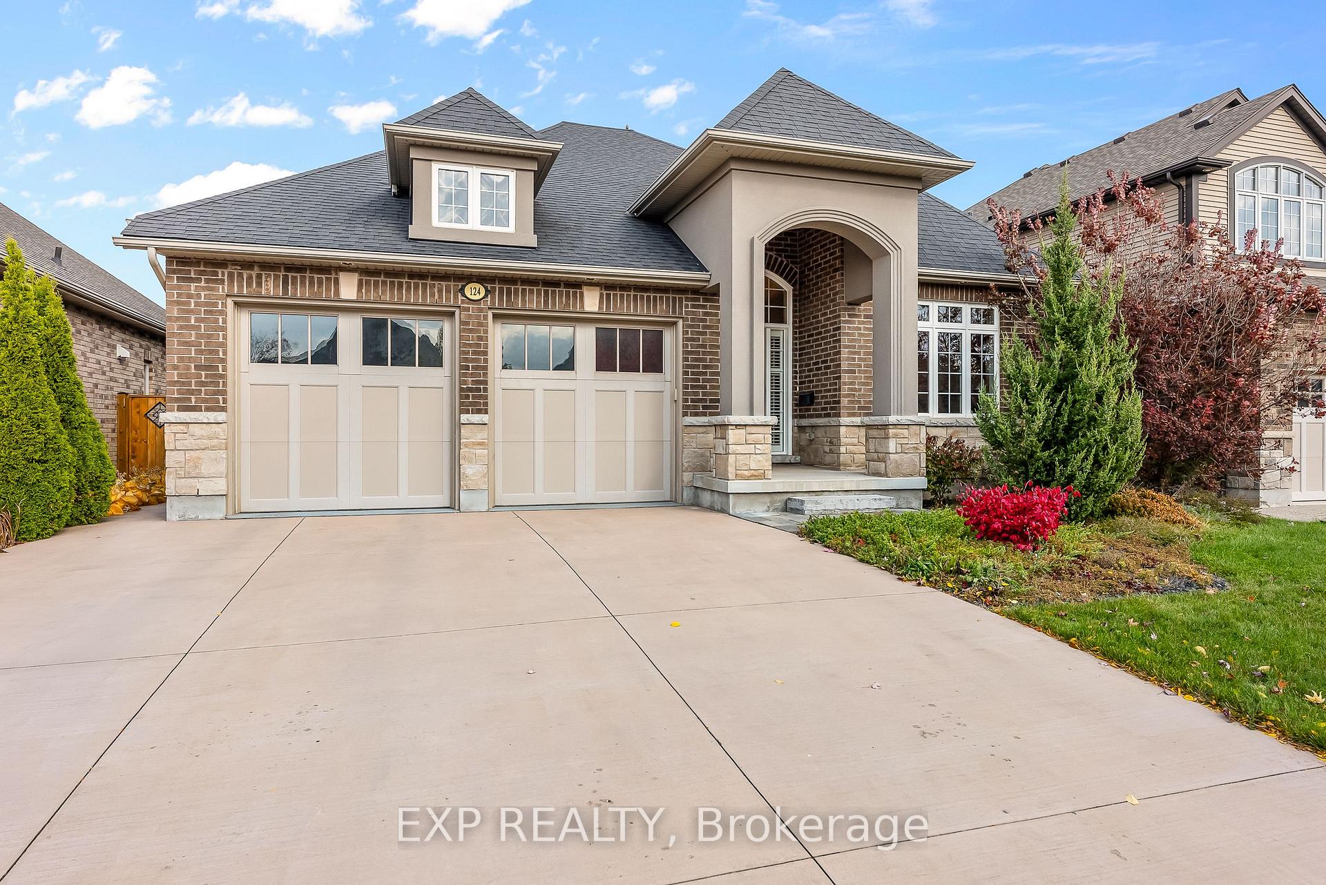 Photo 2 of 124 Timberview Crescent, Welland, Coyle Creek — HOMEH