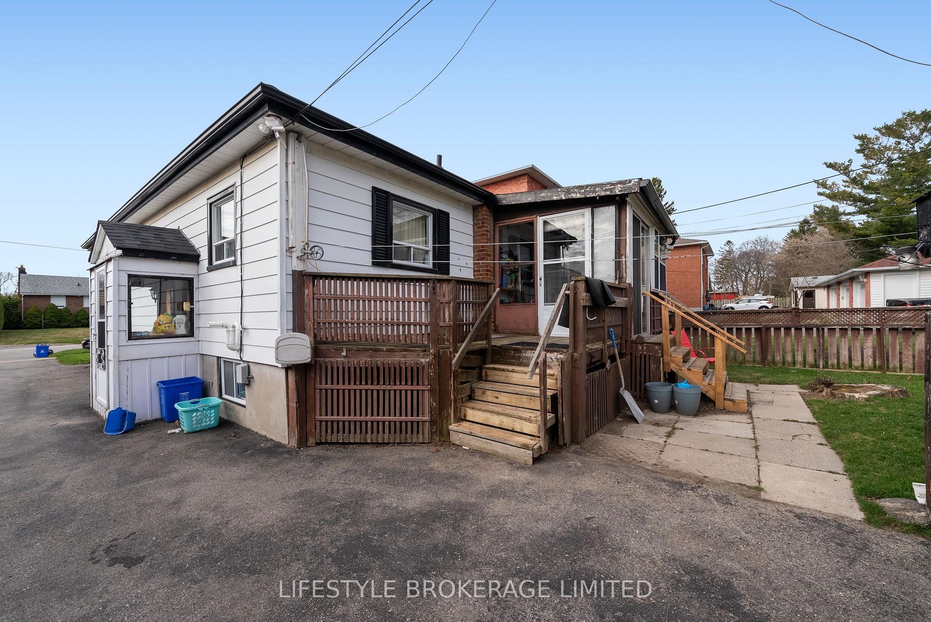 Photo 28 of 38 Tecumseh Avenue, Oshawa, Centennial — HOMEH