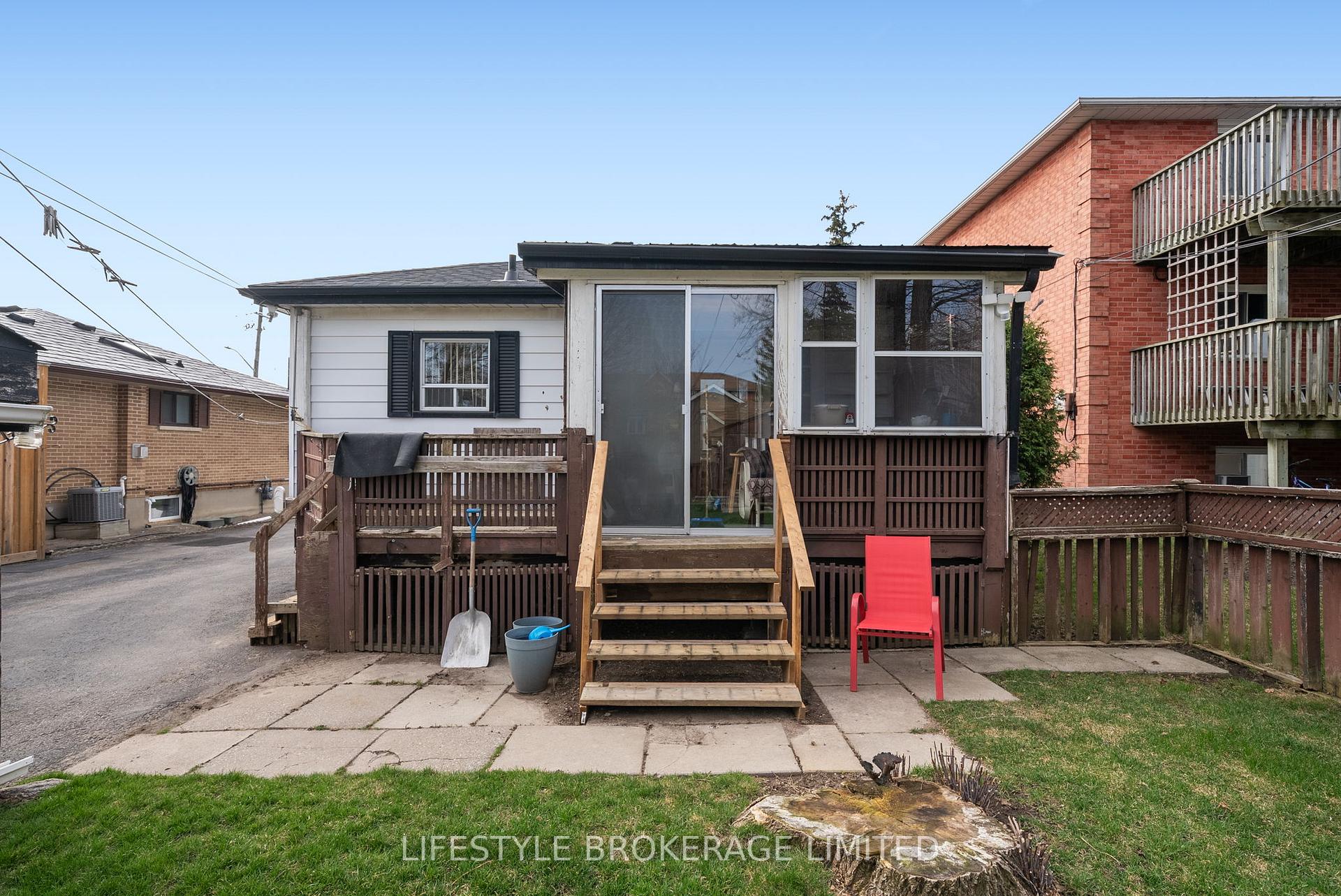 Photo 30 of 38 Tecumseh Avenue, Oshawa, Centennial — HOMEH