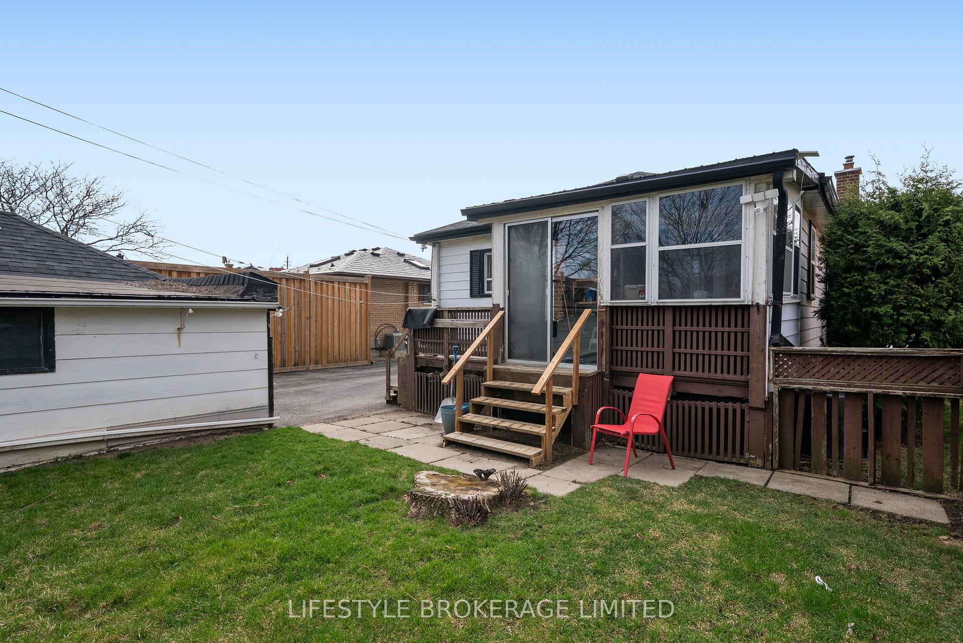 Photo 31 of 38 Tecumseh Avenue, Oshawa, Centennial — HOMEH
