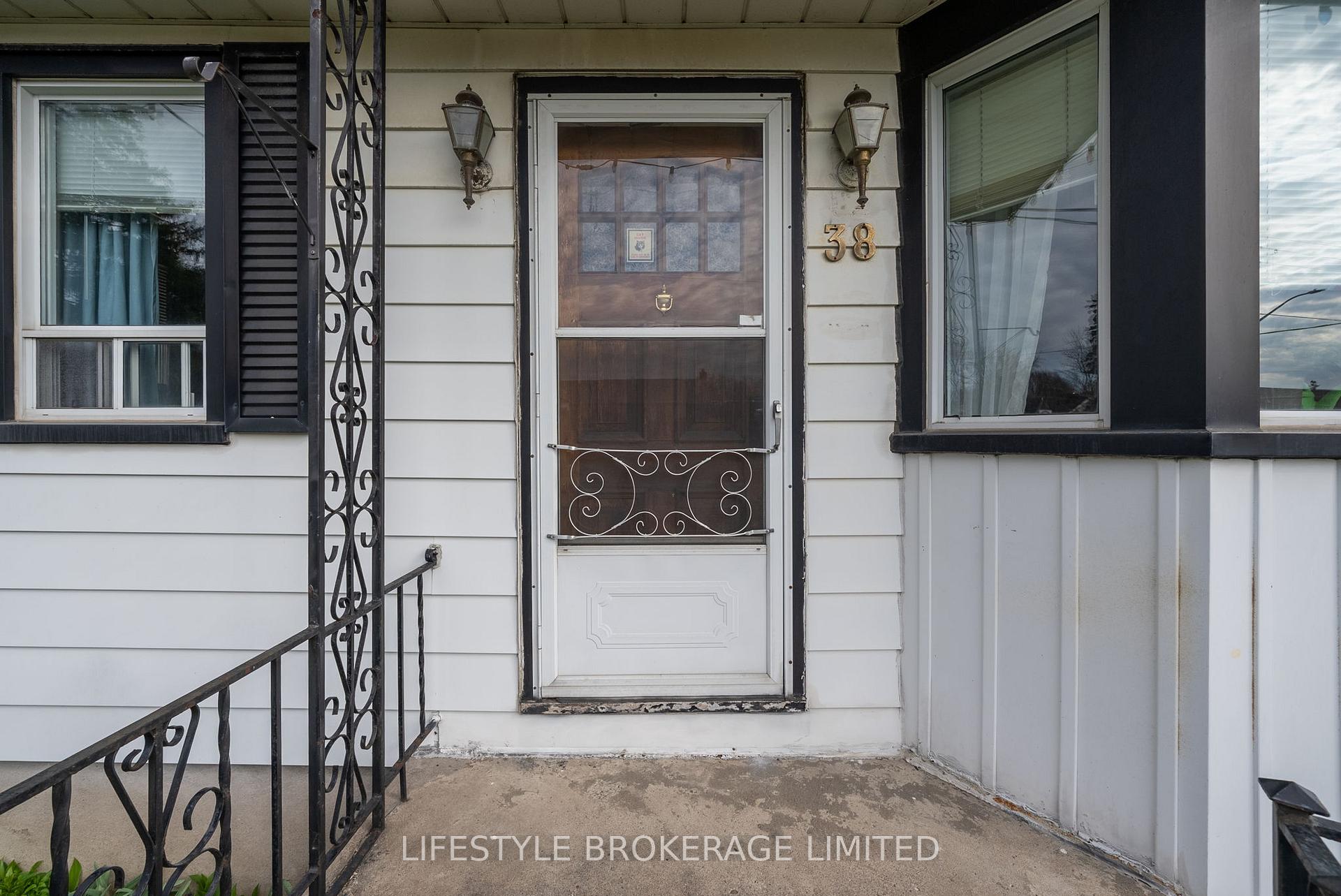 Photo 32 of 38 Tecumseh Avenue, Oshawa, Centennial — HOMEH
