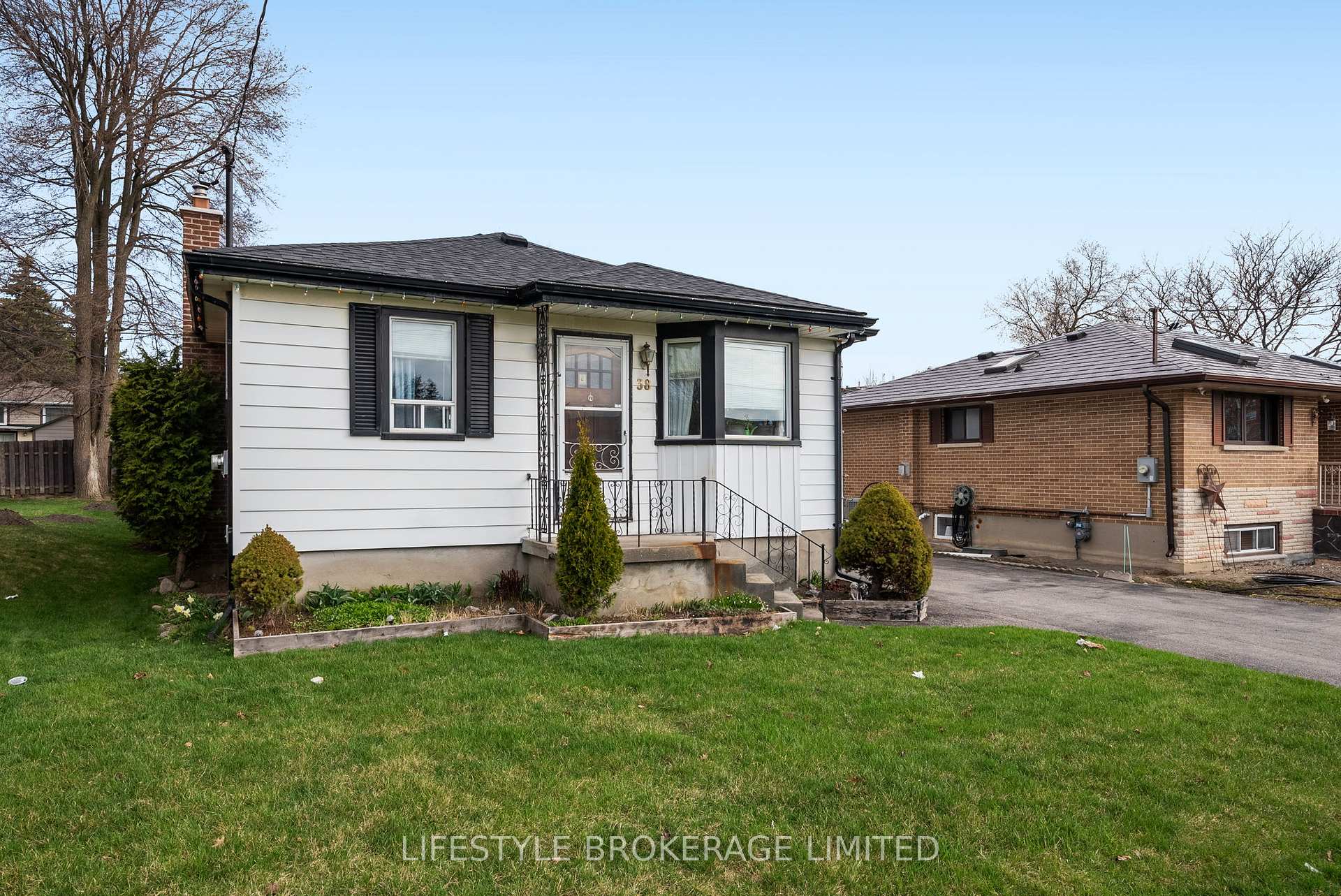 Photo 34 of 38 Tecumseh Avenue, Oshawa, Centennial — HOMEH