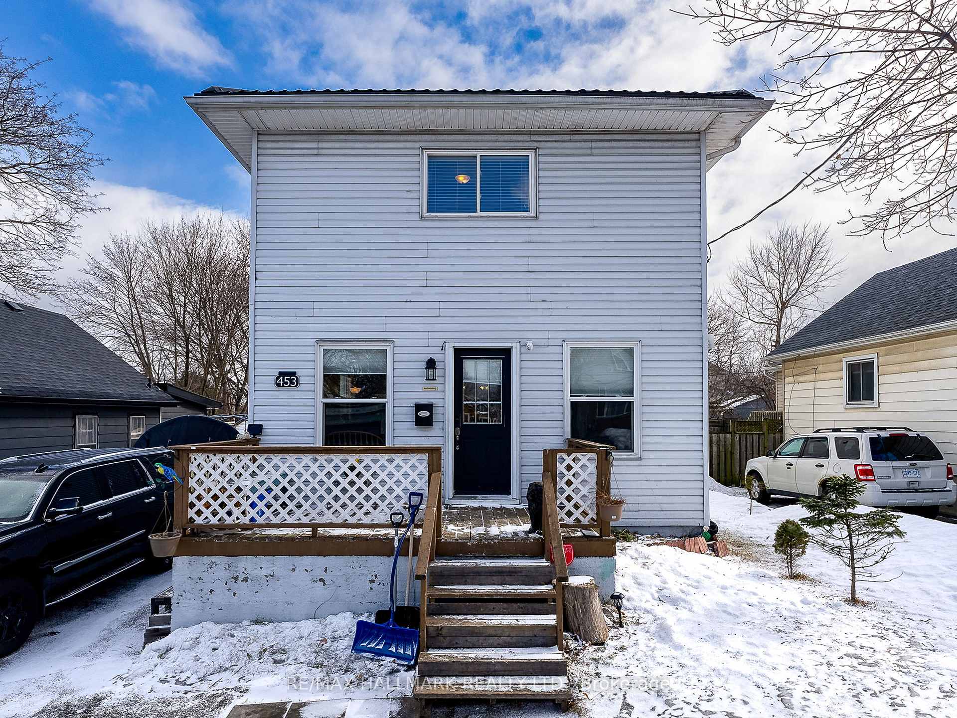Front of 453 Montrave Avenue