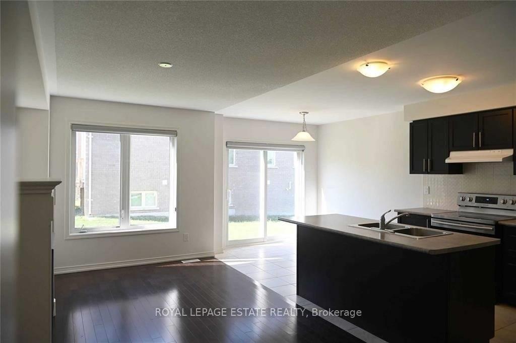 Photo 4 of 2340 Equestrian Crescent, Oshawa, Windfields — HOMEH