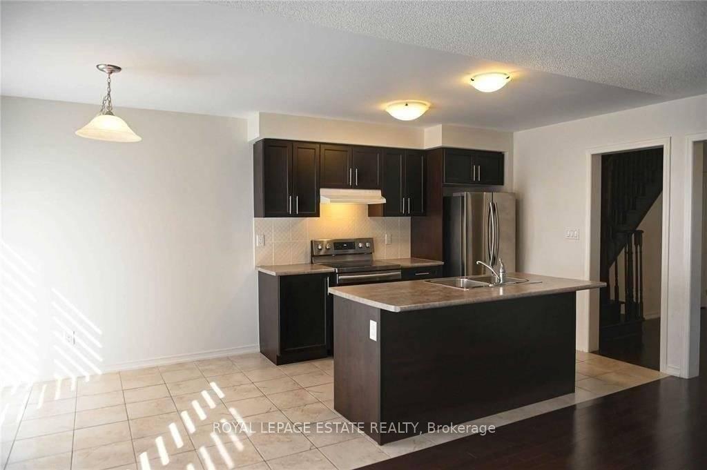 Photo 8 of 2340 Equestrian Crescent, Oshawa, Windfields — HOMEH