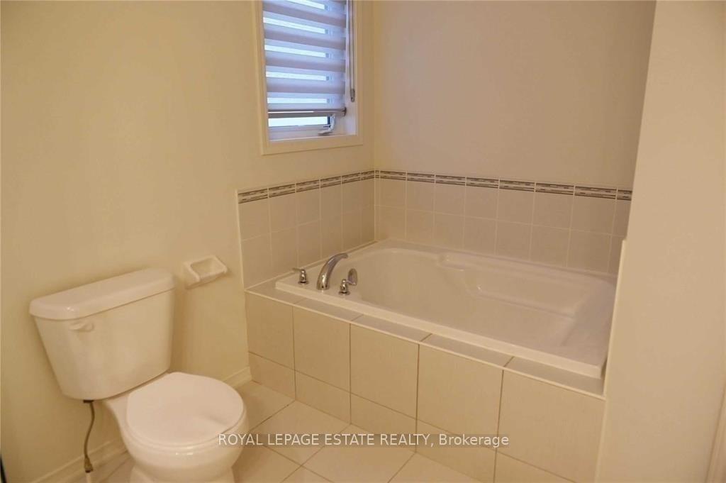 Photo 18 of 2340 Equestrian Crescent, Oshawa, Windfields — HOMEH