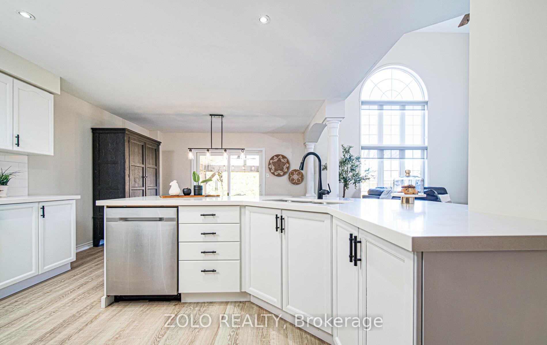 Photo 14 of 22 Downey Drive, Whitby, Brooklin — HOMEH