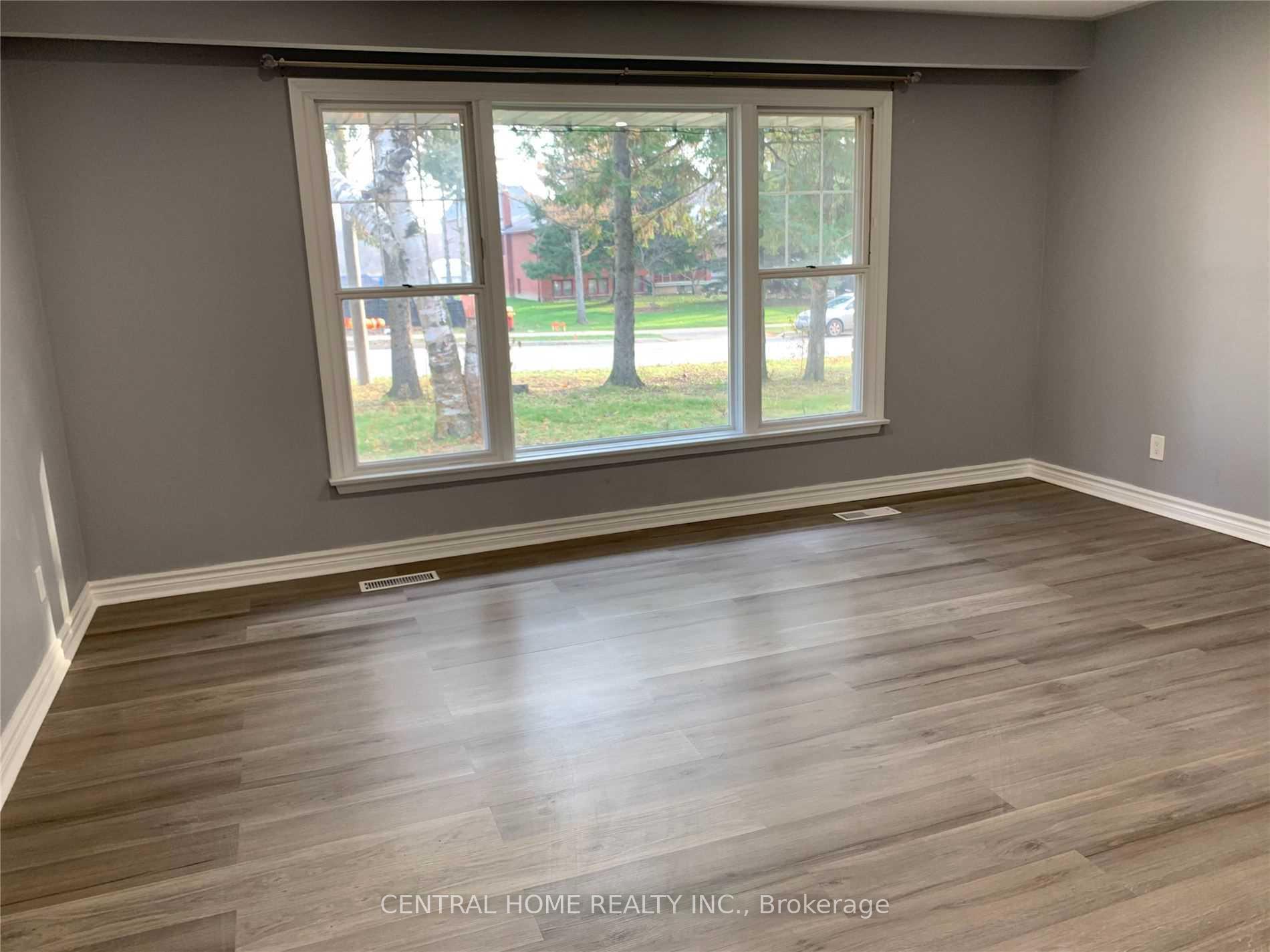 Photo 2 of 114 Bond Crescent, Richmond Hill, Oak Ridges — HOMEH