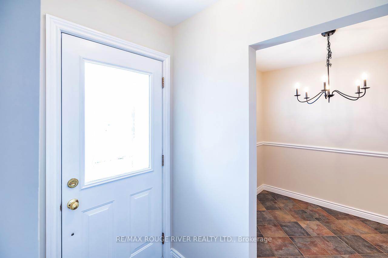 Photo 3 of 95 Keewatin Street S, Oshawa, Donevan — HOMEH