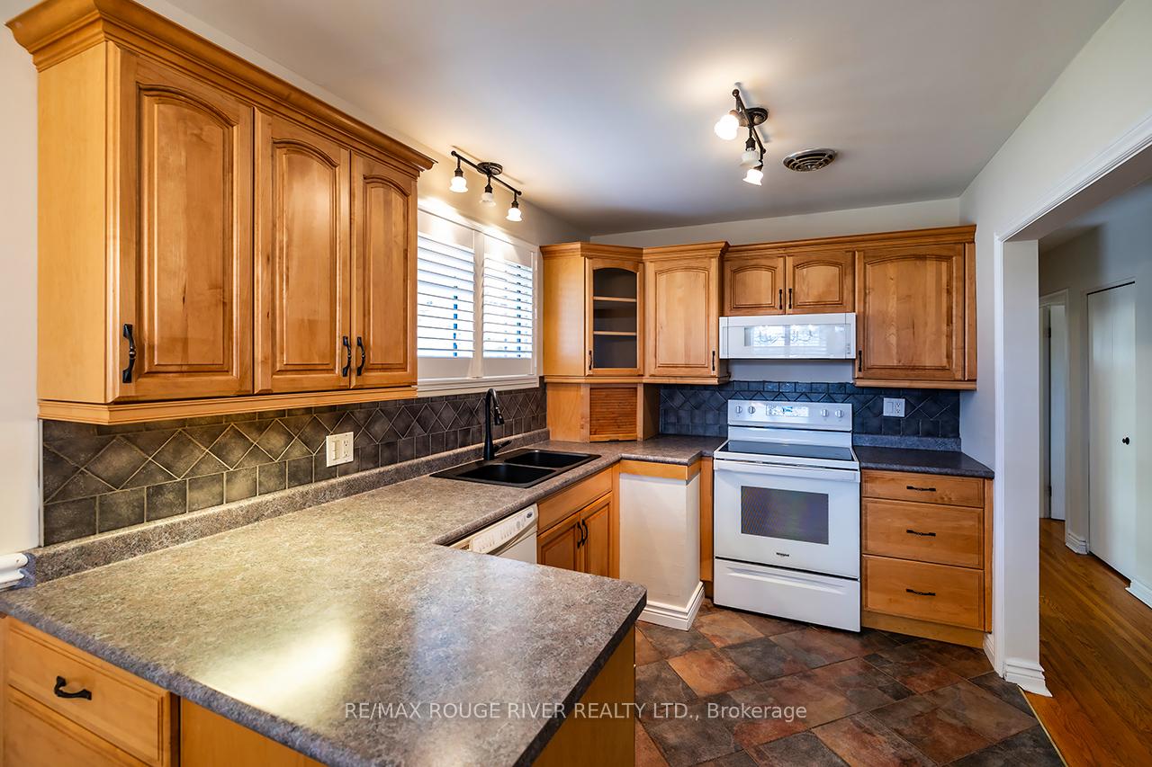 Photo 4 of 95 Keewatin Street S, Oshawa, Donevan — HOMEH