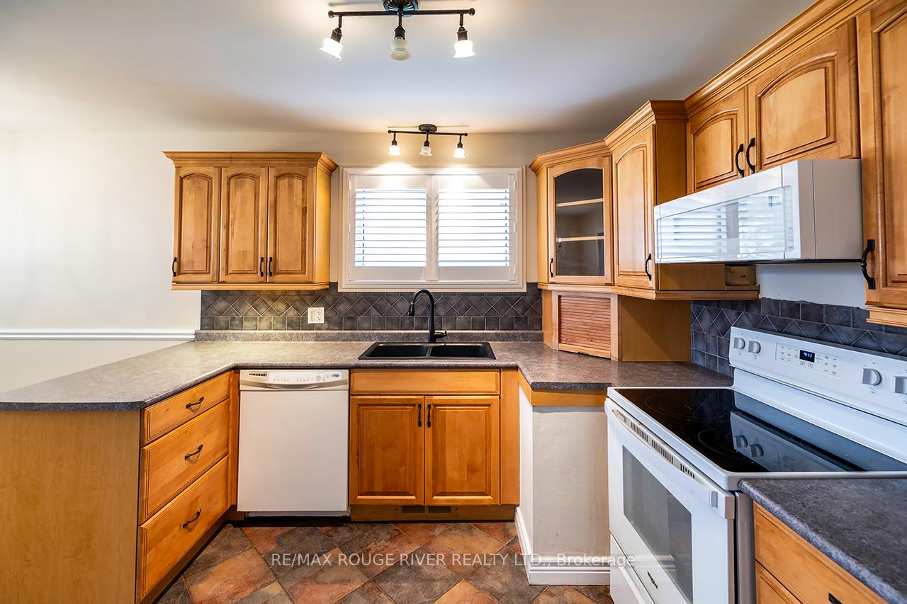 Photo 5 of 95 Keewatin Street S, Oshawa, Donevan — HOMEH