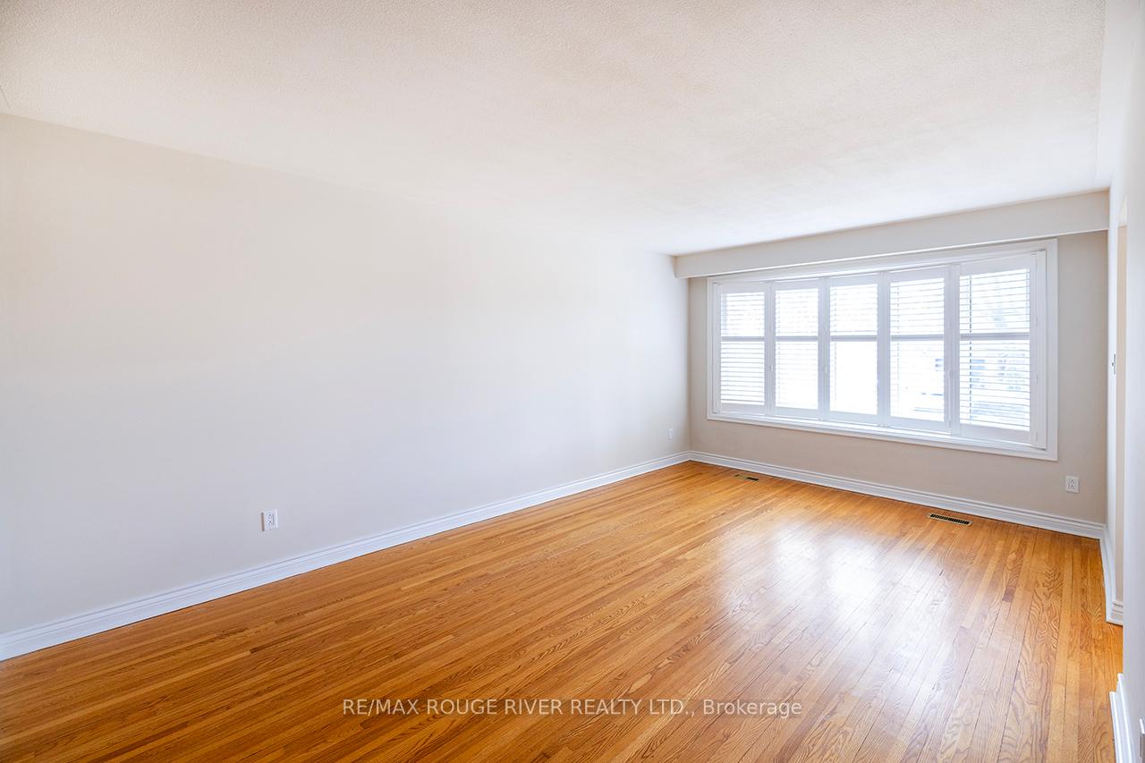 Photo 11 of 95 Keewatin Street S, Oshawa, Donevan — HOMEH