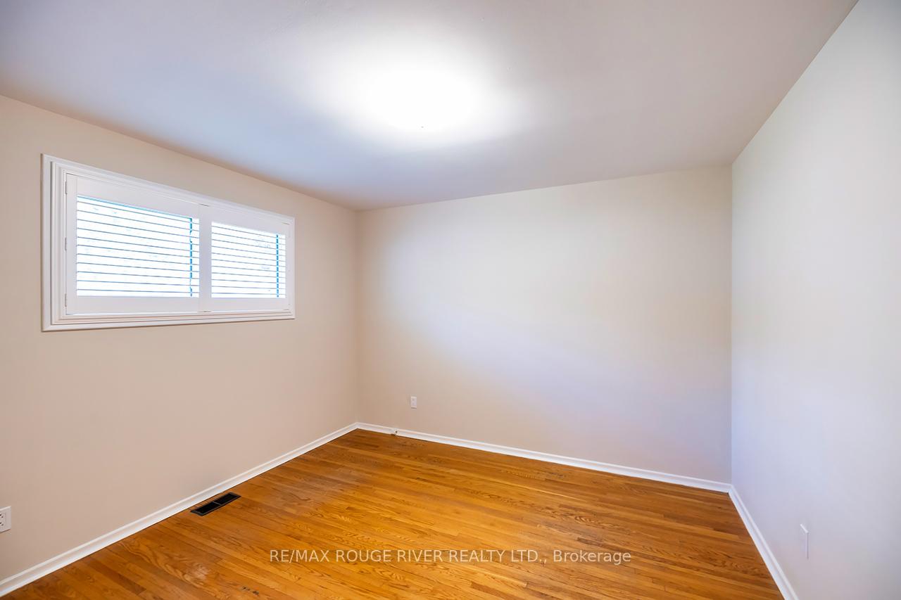 Photo 17 of 95 Keewatin Street S, Oshawa, Donevan — HOMEH