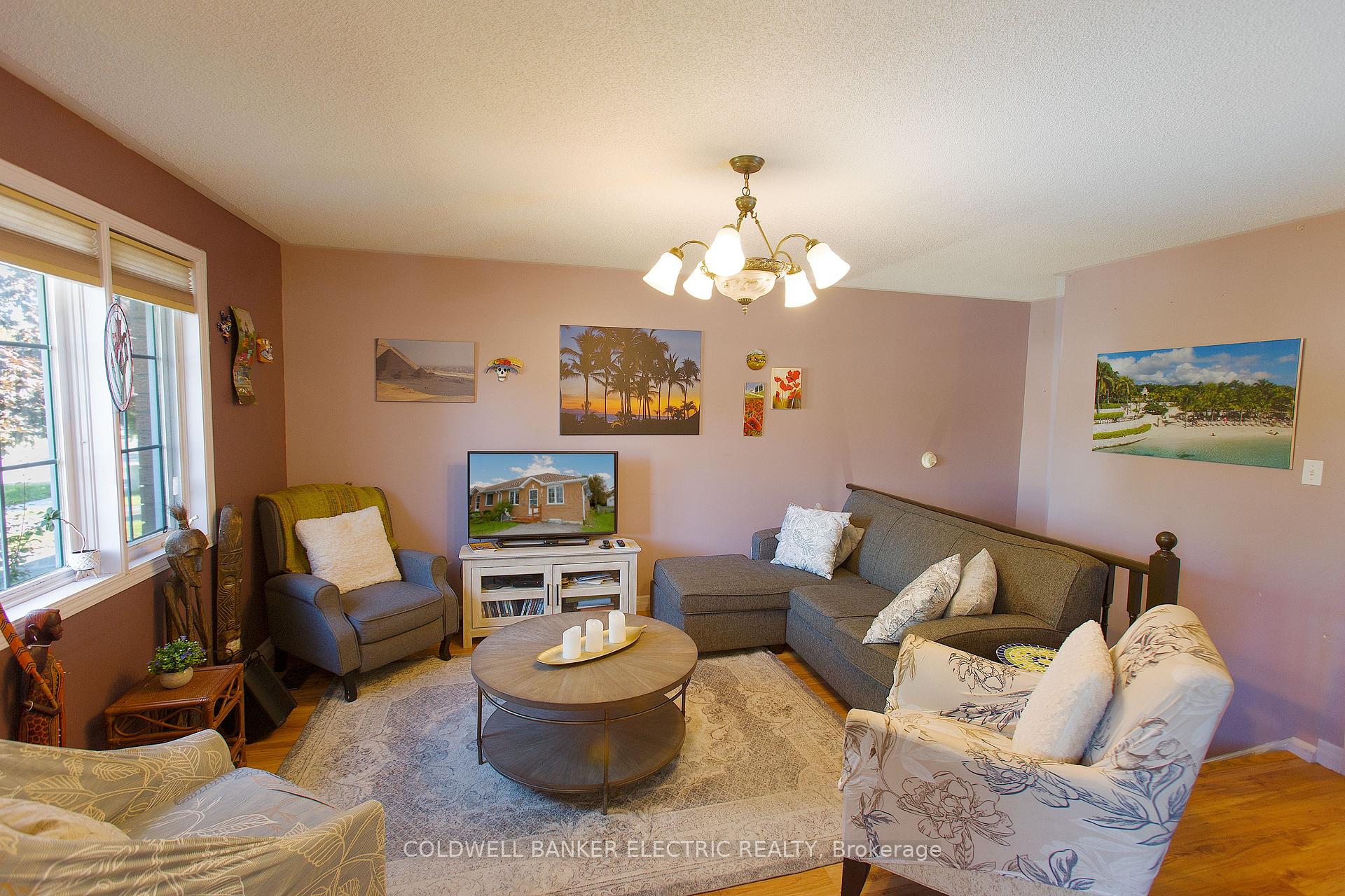 Photo 8 of 247 Towerhill Road, Peterborough, Northcrest Ward 5 — HOMEH