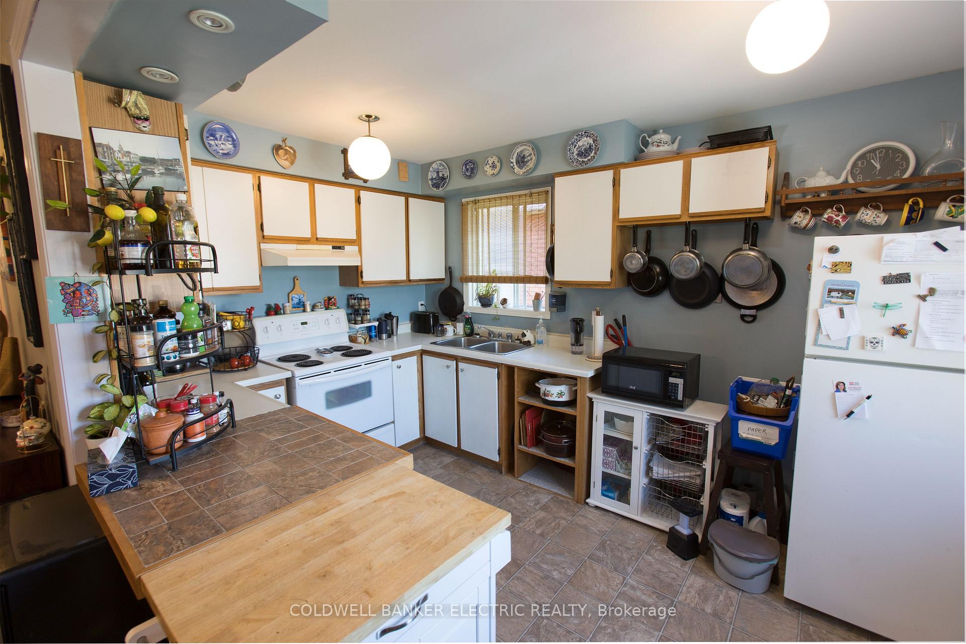 Photo 14 of 247 Towerhill Road, Peterborough, Northcrest Ward 5 — HOMEH