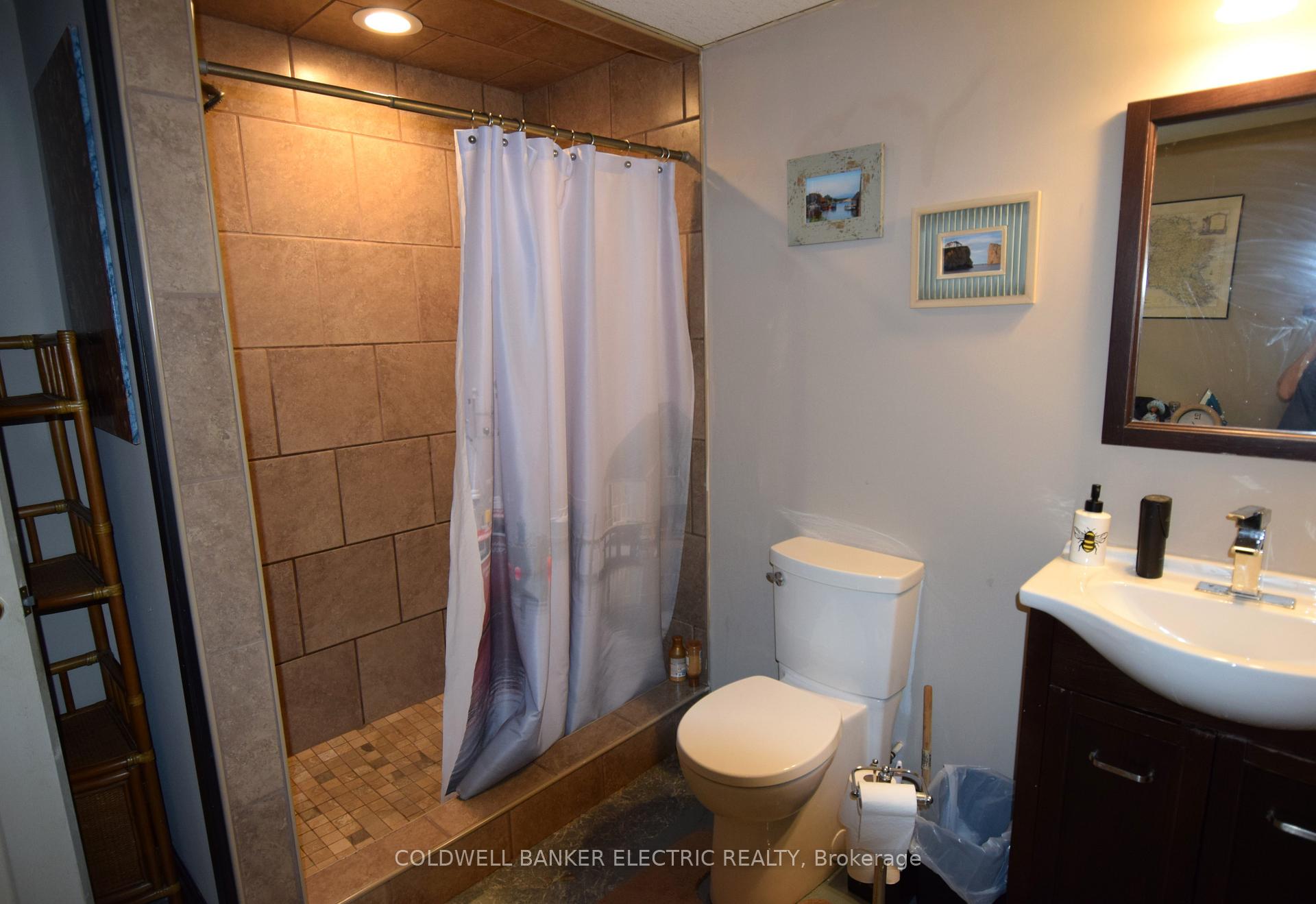 Photo 24 of 247 Towerhill Road, Peterborough, Northcrest Ward 5 — HOMEH
