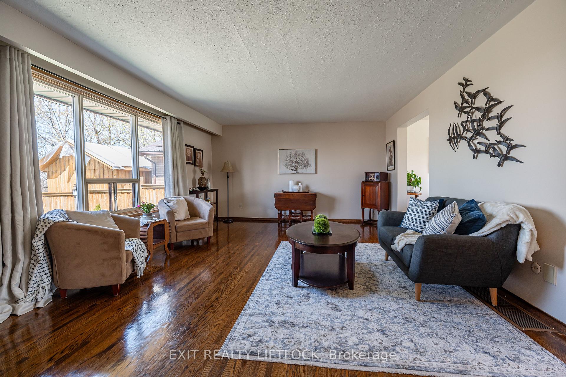 Photo 3 of 110 Labrador Drive, Oshawa, Donevan — HOMEH