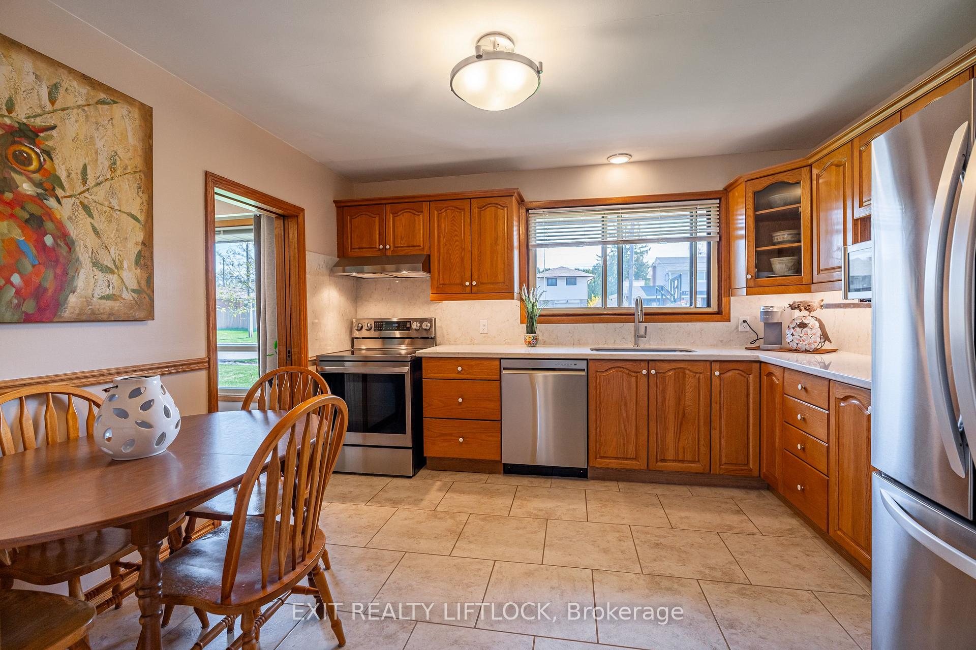 Photo 5 of 110 Labrador Drive, Oshawa, Donevan — HOMEH
