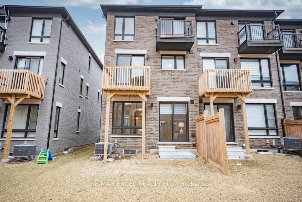 Photo 6 of 14 Lake Trail Way, Whitby, Brooklin — HOMEH