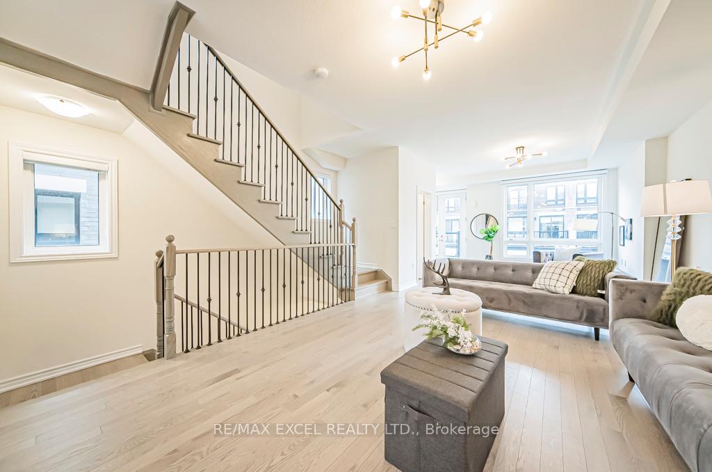Photo 10 of 14 Lake Trail Way, Whitby, Brooklin — HOMEH