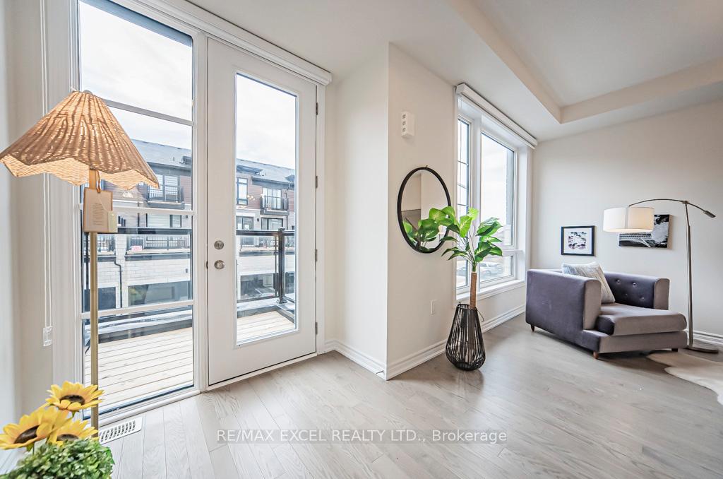 Photo 14 of 14 Lake Trail Way, Whitby, Brooklin — HOMEH