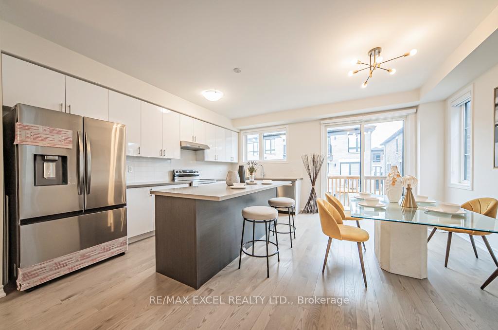 Photo 16 of 14 Lake Trail Way, Whitby, Brooklin — HOMEH