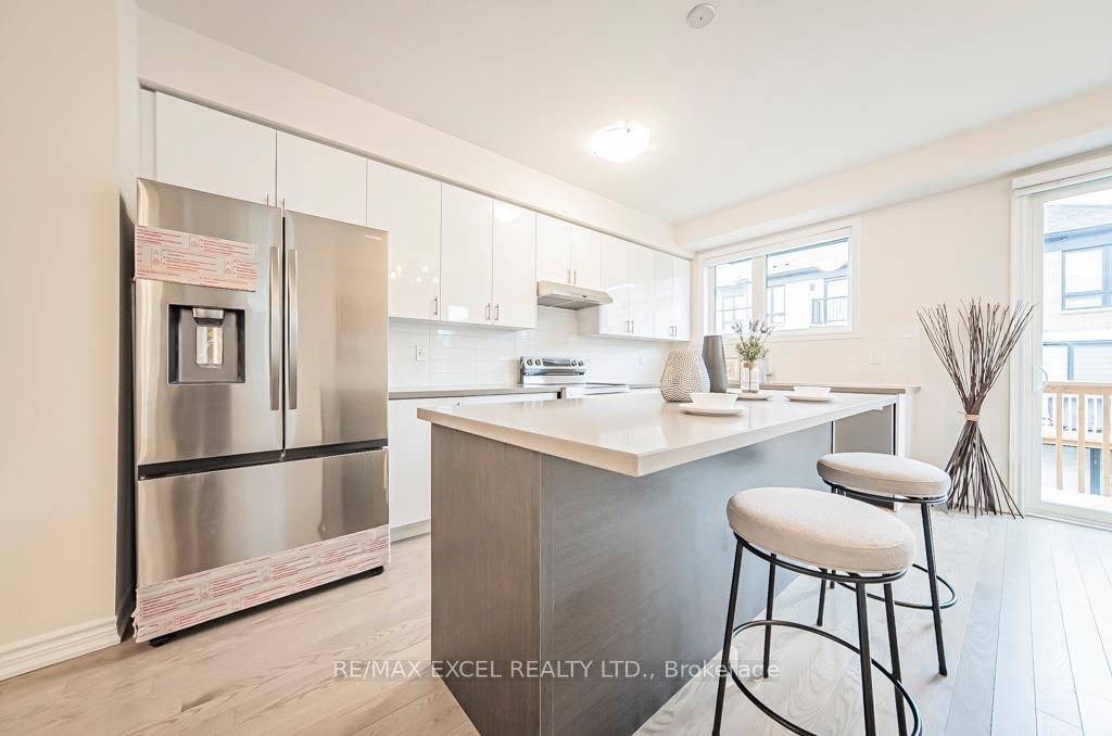 Photo 17 of 14 Lake Trail Way, Whitby, Brooklin — HOMEH
