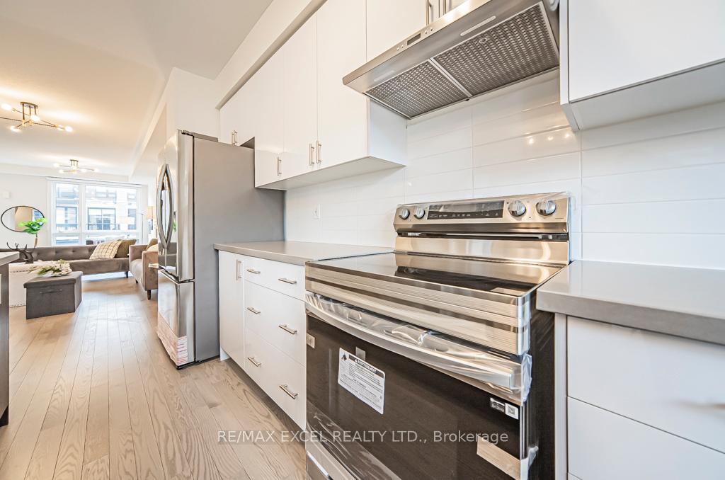 Photo 18 of 14 Lake Trail Way, Whitby, Brooklin — HOMEH