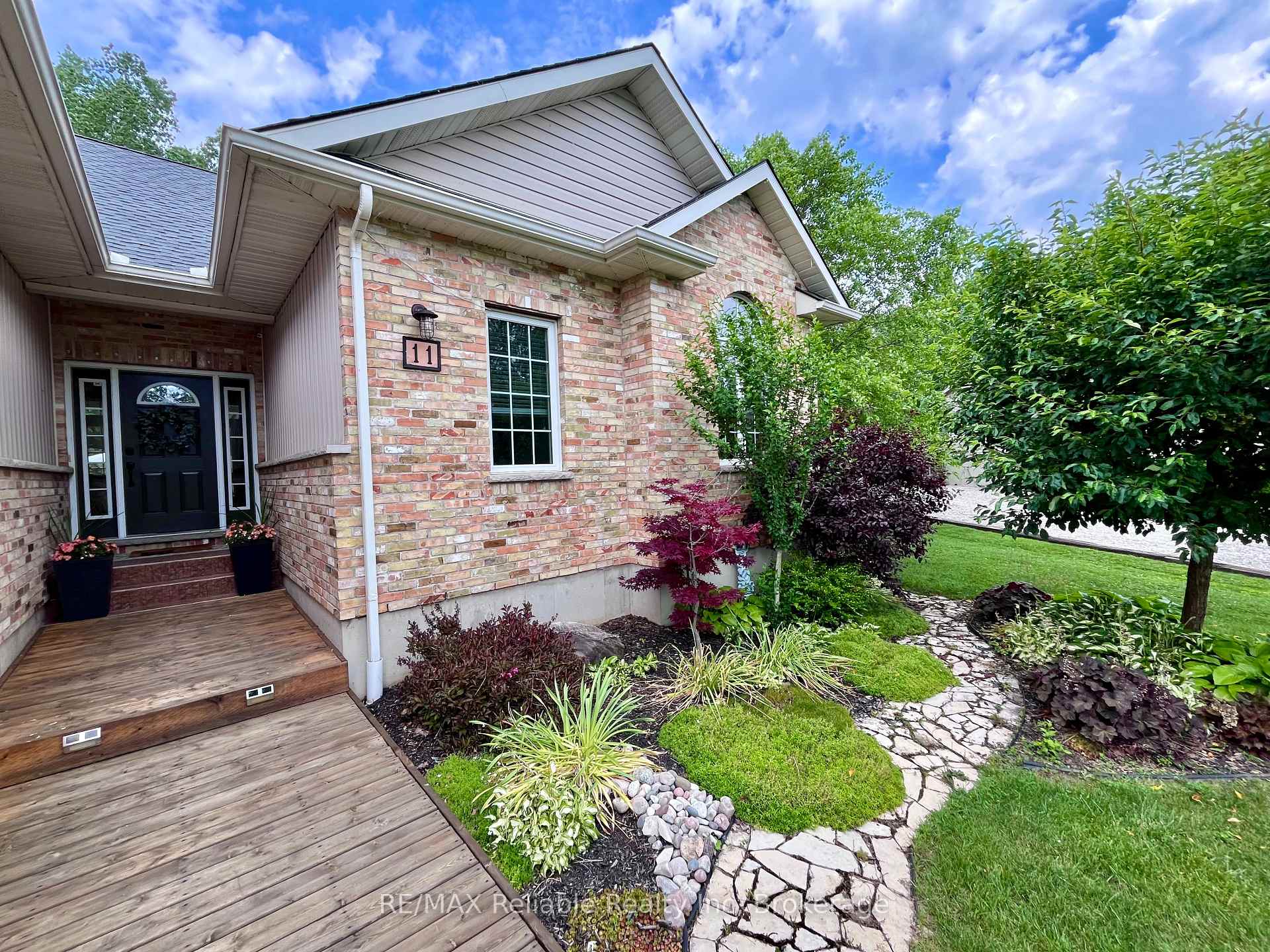 Photo 2 of 11 Ducharme Crescent, Bluewater, Bayfield — HOMEH