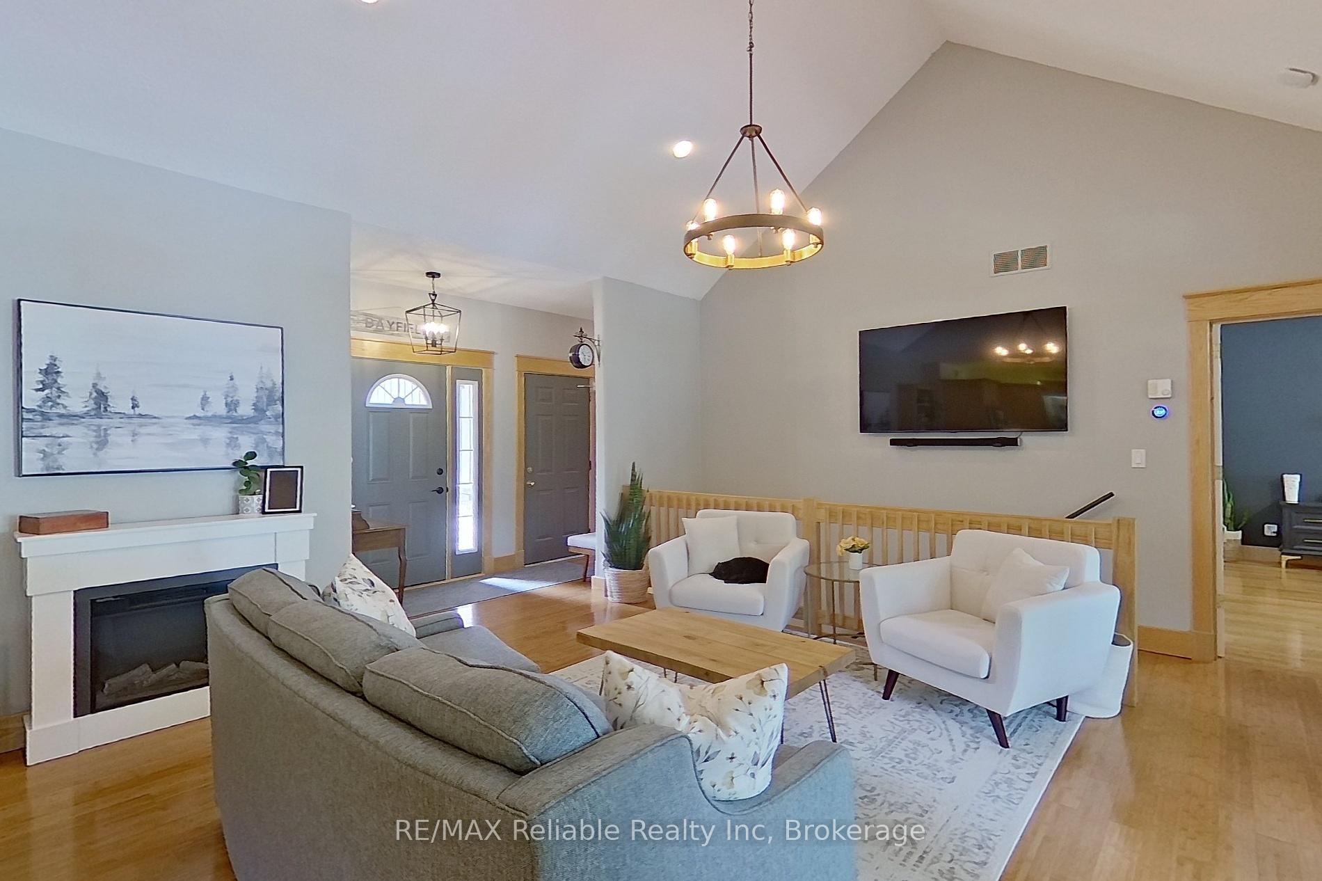 Photo 3 of 11 Ducharme Crescent, Bluewater, Bayfield — HOMEH