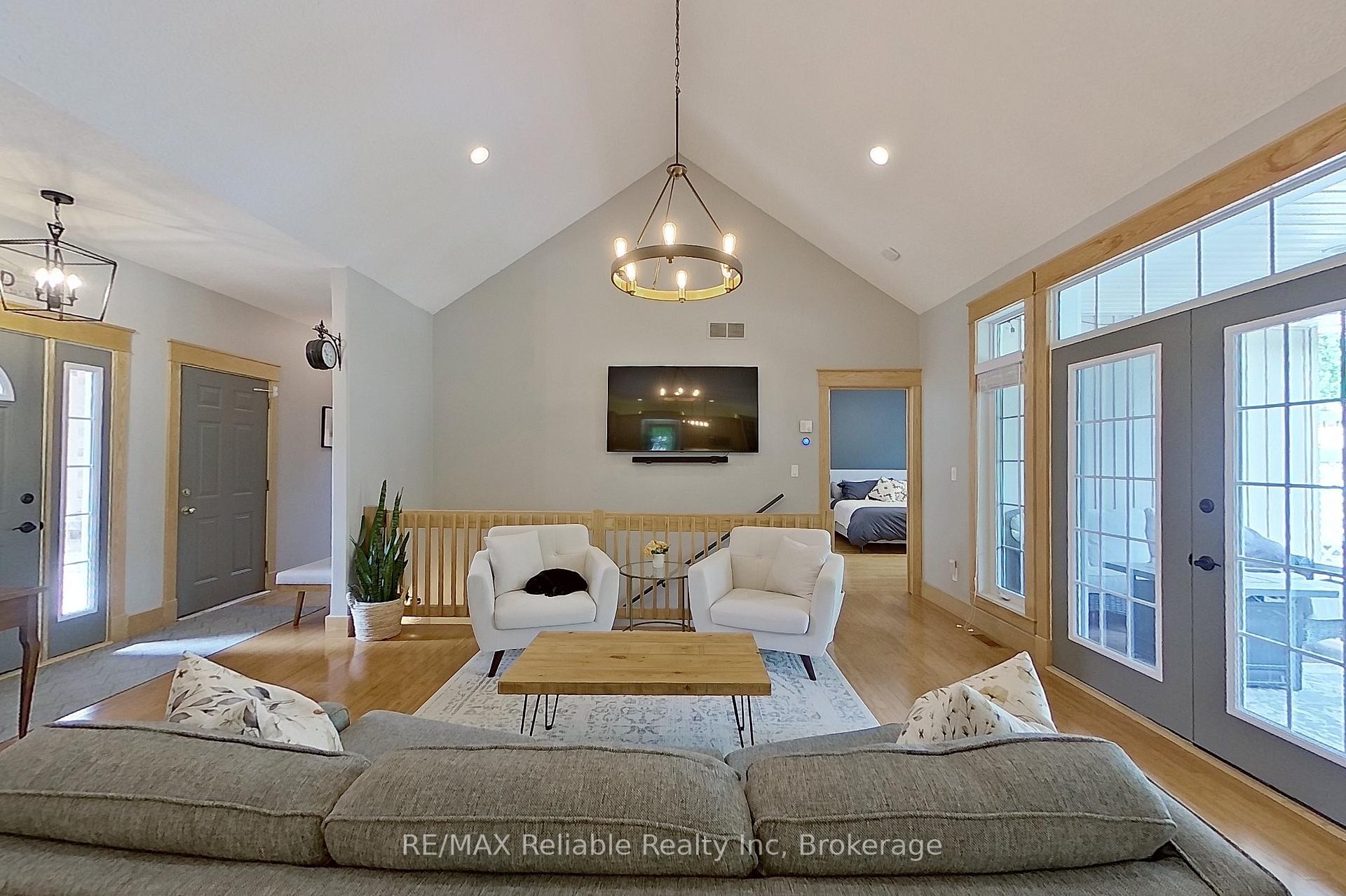 Photo 4 of 11 Ducharme Crescent, Bluewater, Bayfield — HOMEH