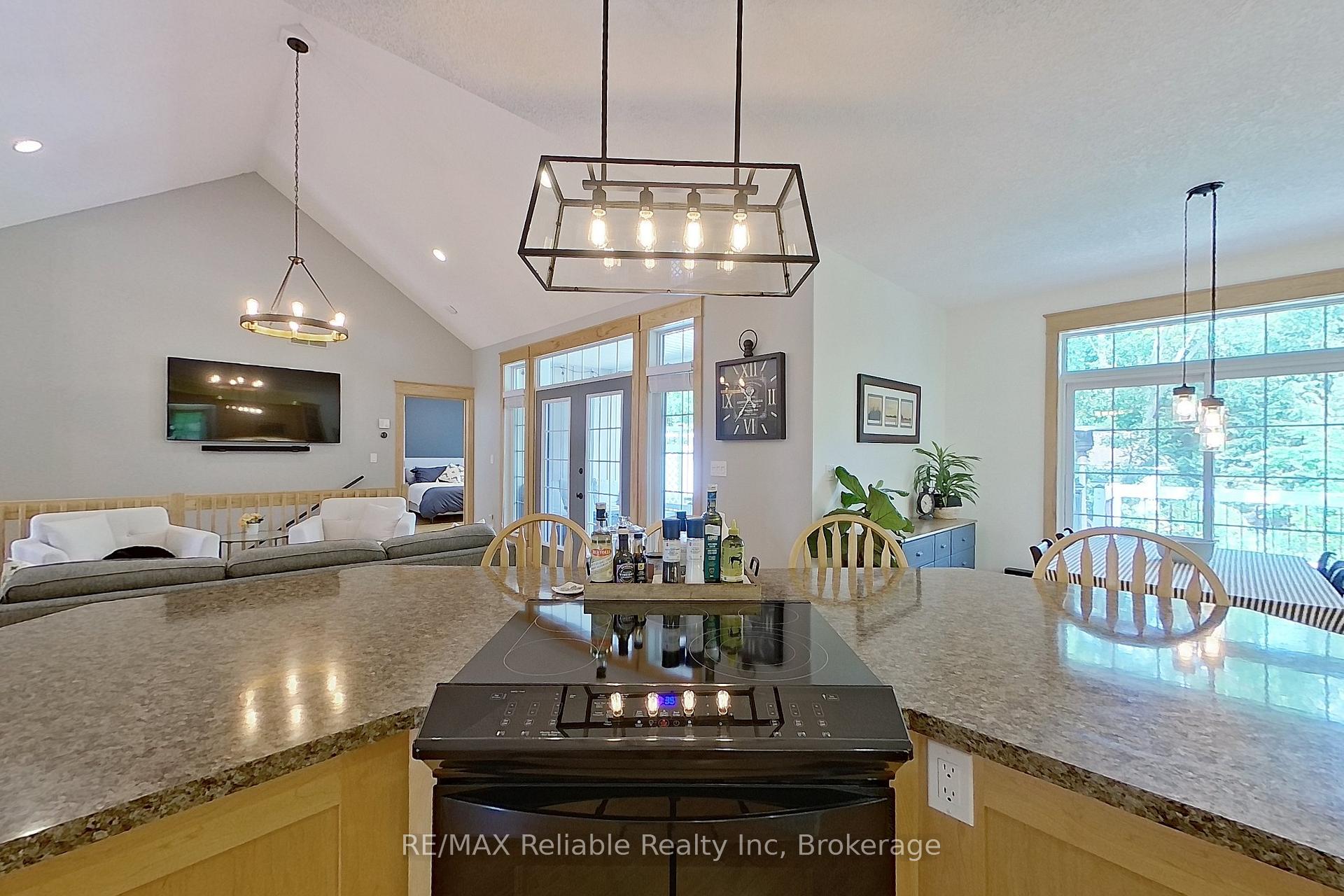 Photo 7 of 11 Ducharme Crescent, Bluewater, Bayfield — HOMEH
