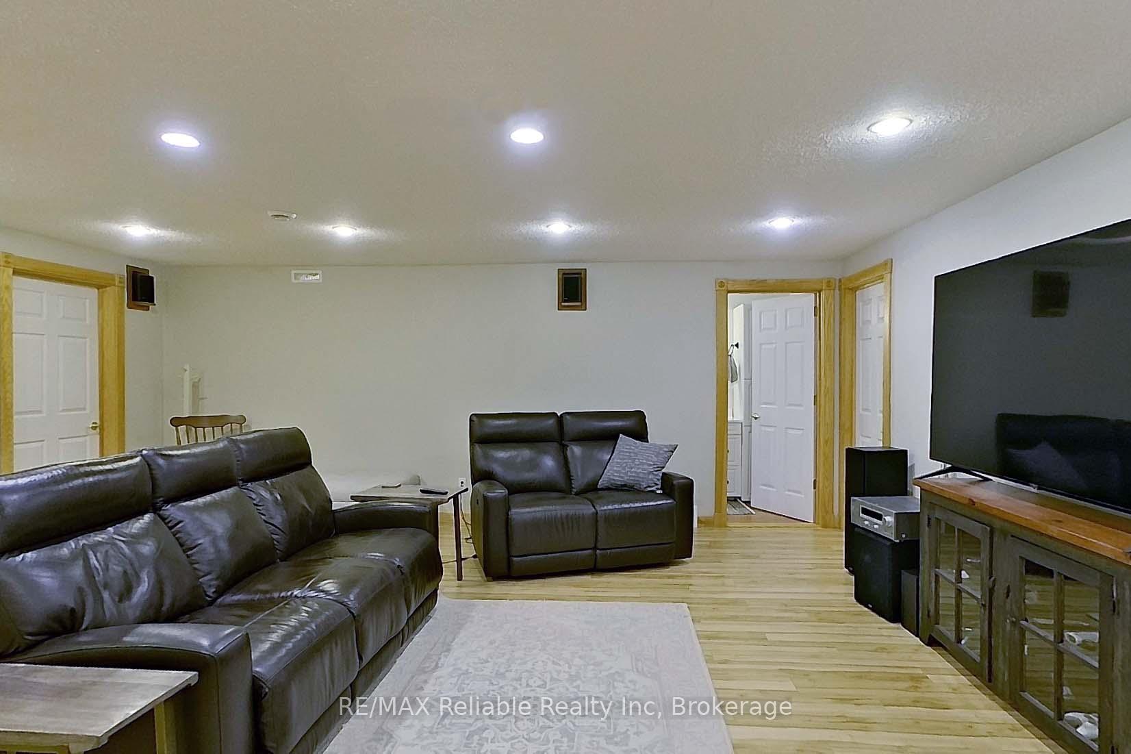 Photo 21 of 11 Ducharme Crescent, Bluewater, Bayfield — HOMEH