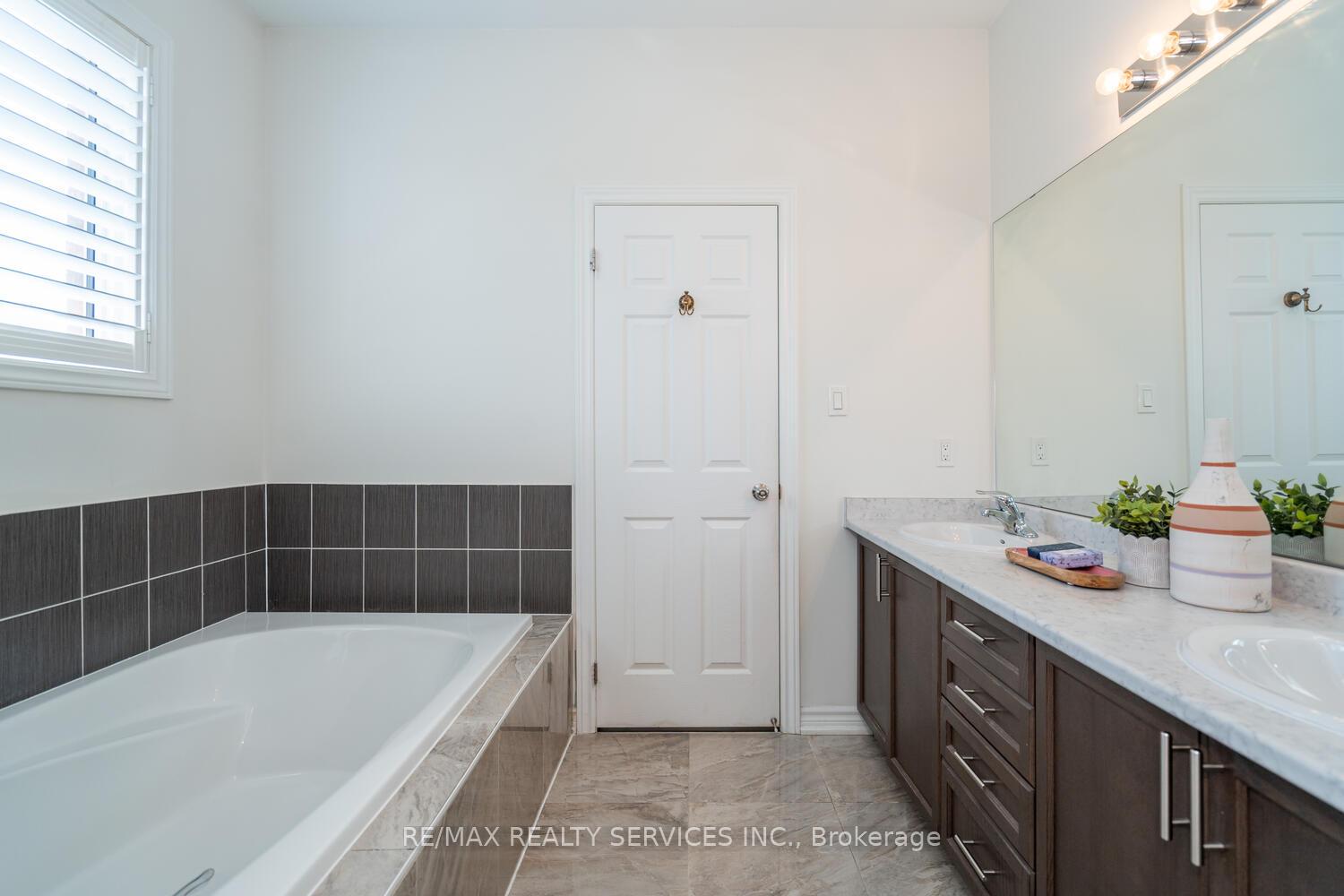 Photo 30 of 33 Hickling Lane, Ajax, Northwest Ajax — HOMEH