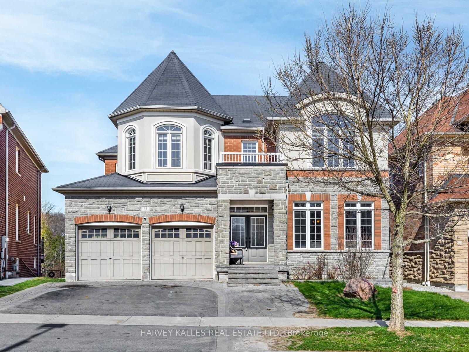 Front of 41 William Bowes Boulevard