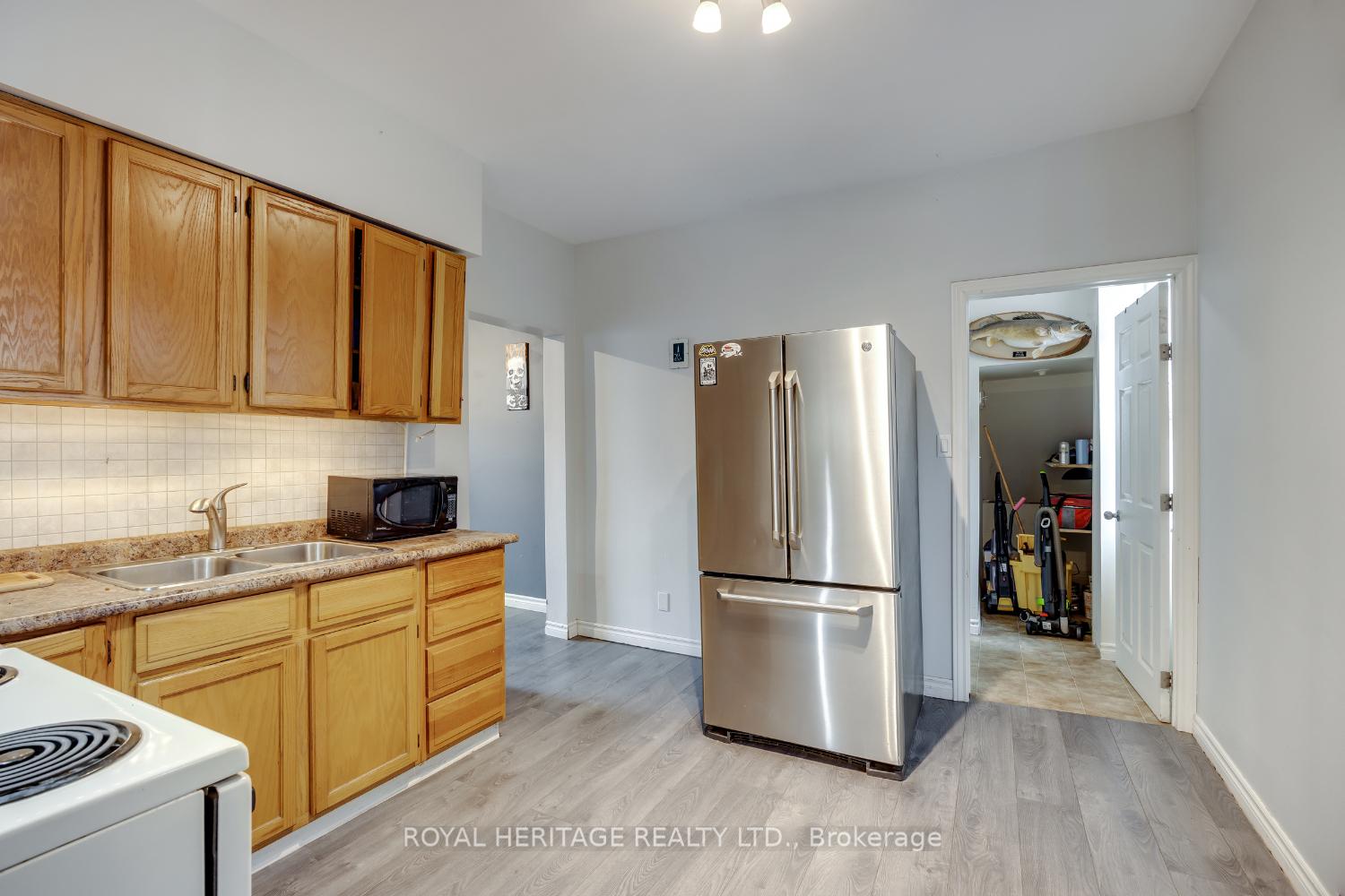 Photo 3 of 137 Elgin Street E, Oshawa, O'Neill — HOMEH