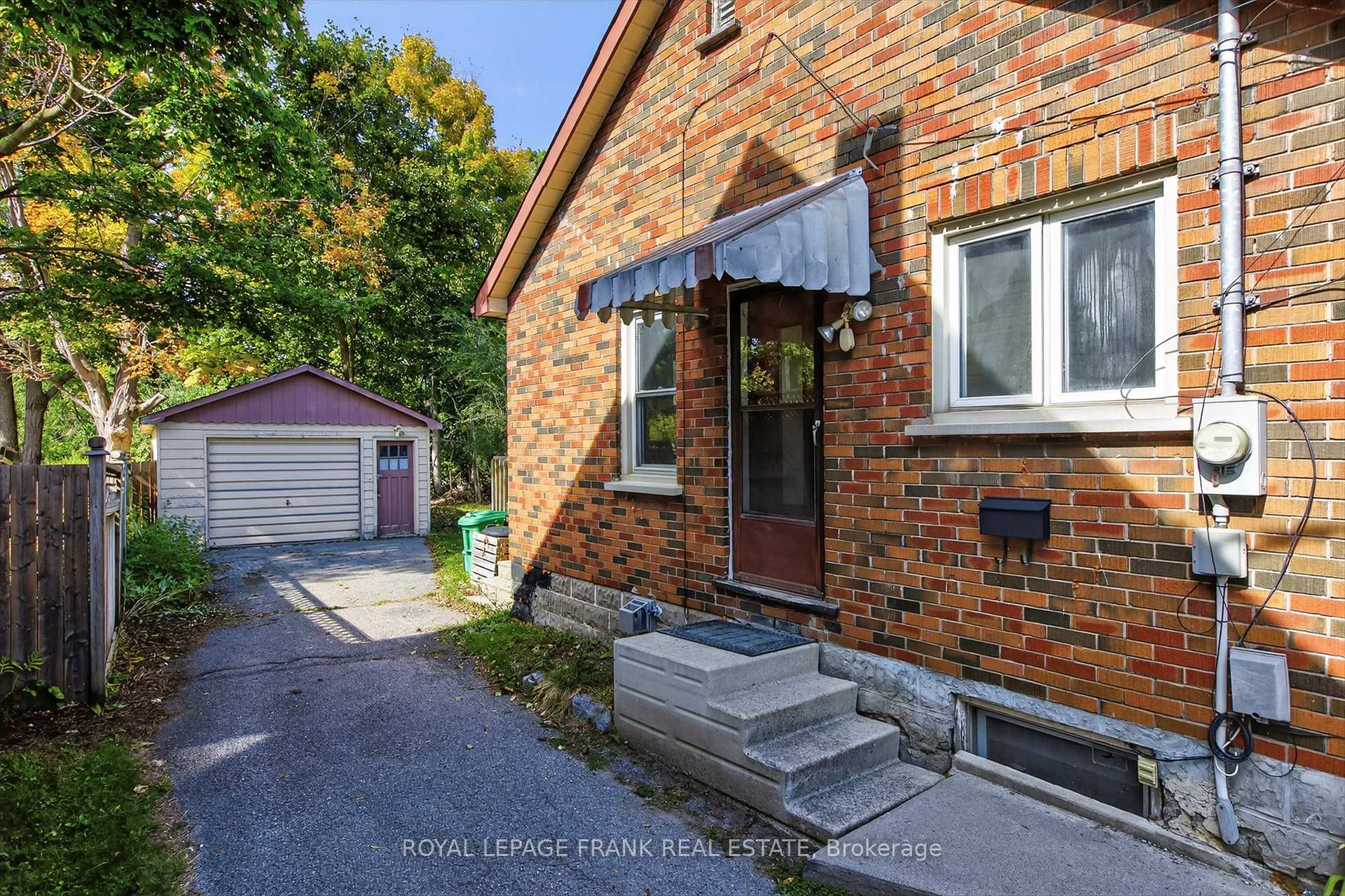 Photo 2 of 859 George Street N, Peterborough, Northcrest Ward 5 — HOMEH