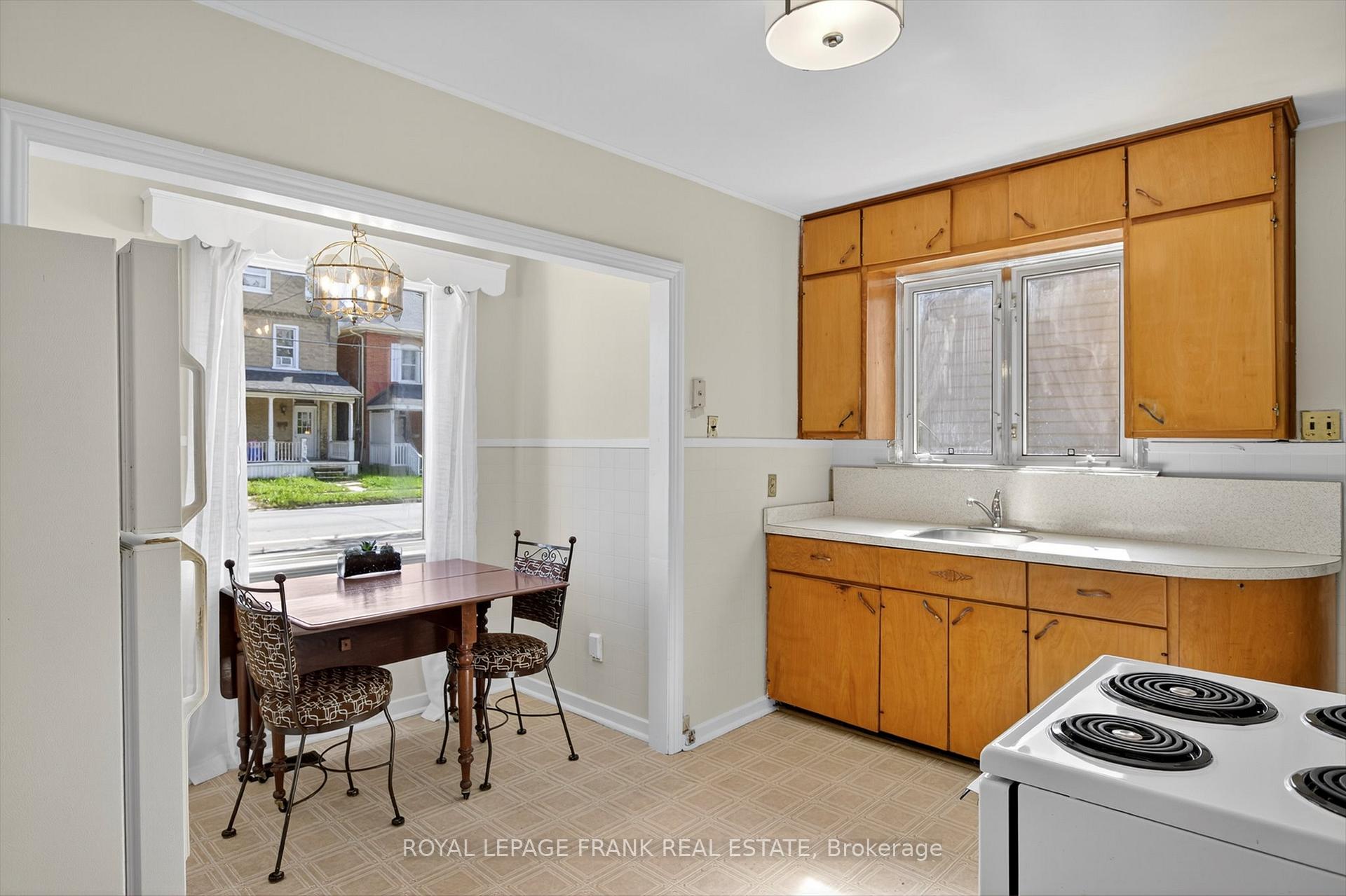 Photo 8 of 859 George Street N, Peterborough, Northcrest Ward 5 — HOMEH