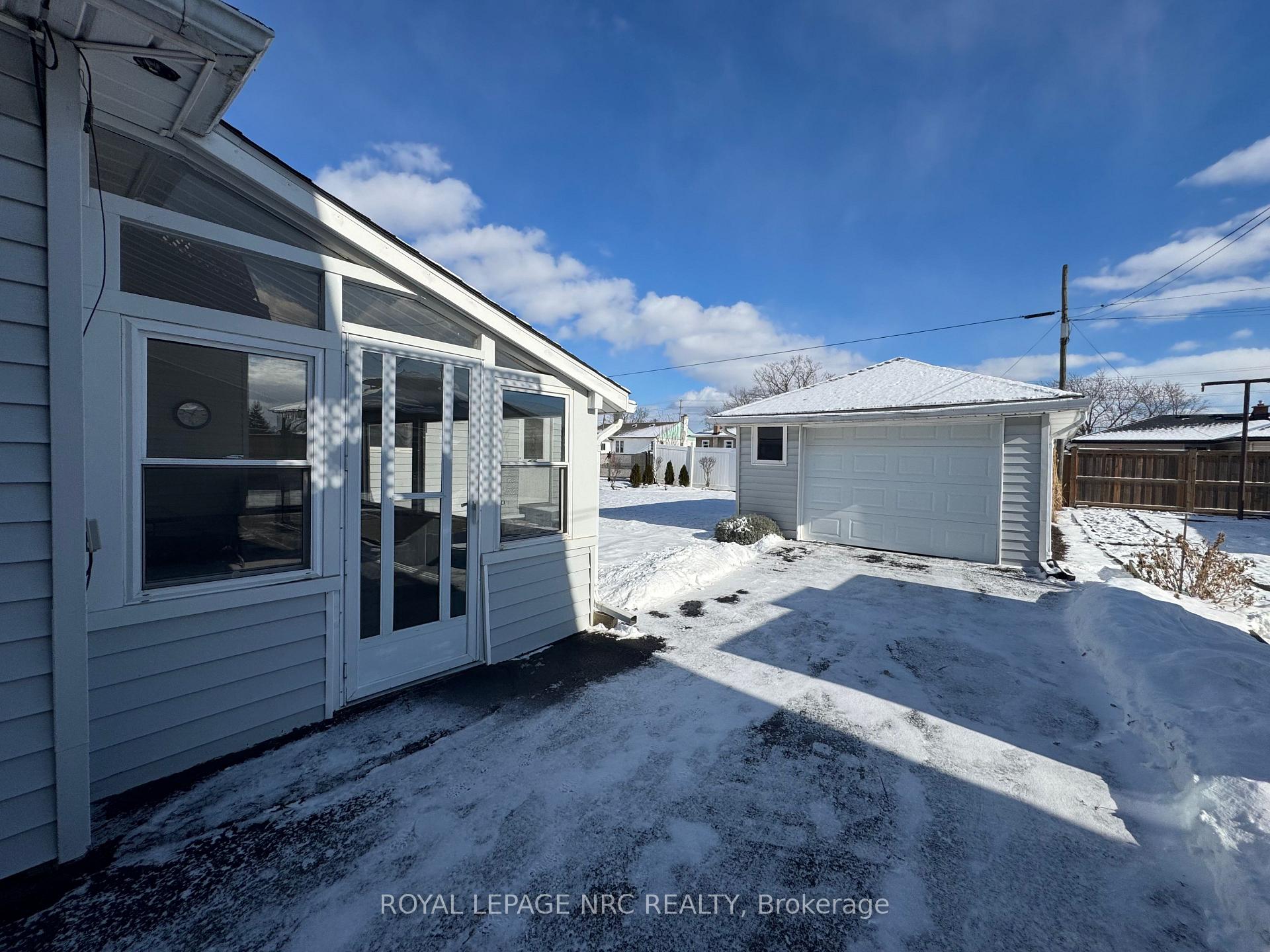 Photo 2 of 70 Cameron Avenue, Welland, Lincoln/Crowland — HOMEH