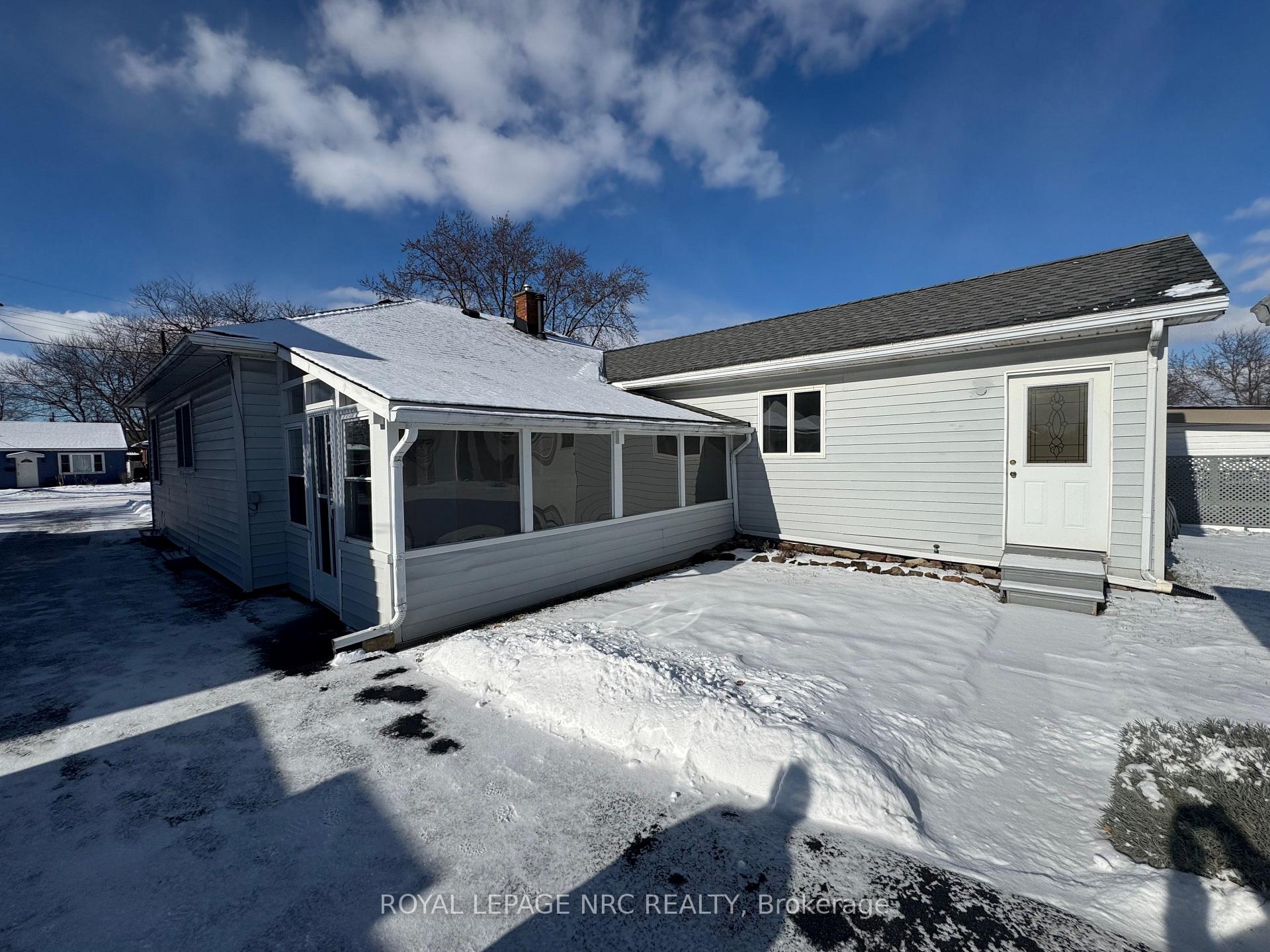 Photo 3 of 70 Cameron Avenue, Welland, Lincoln/Crowland — HOMEH