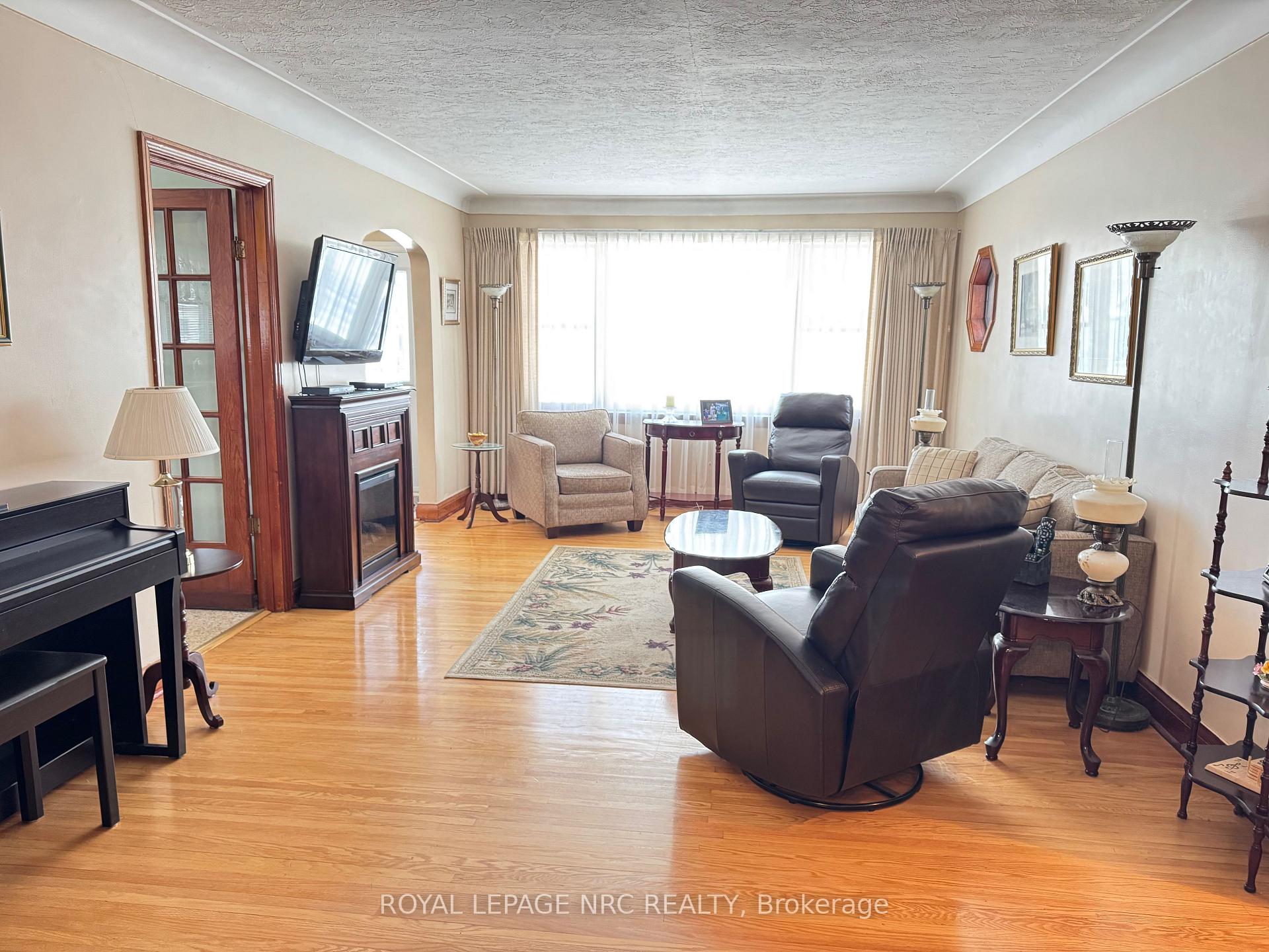Photo 9 of 70 Cameron Avenue, Welland, Lincoln/Crowland — HOMEH
