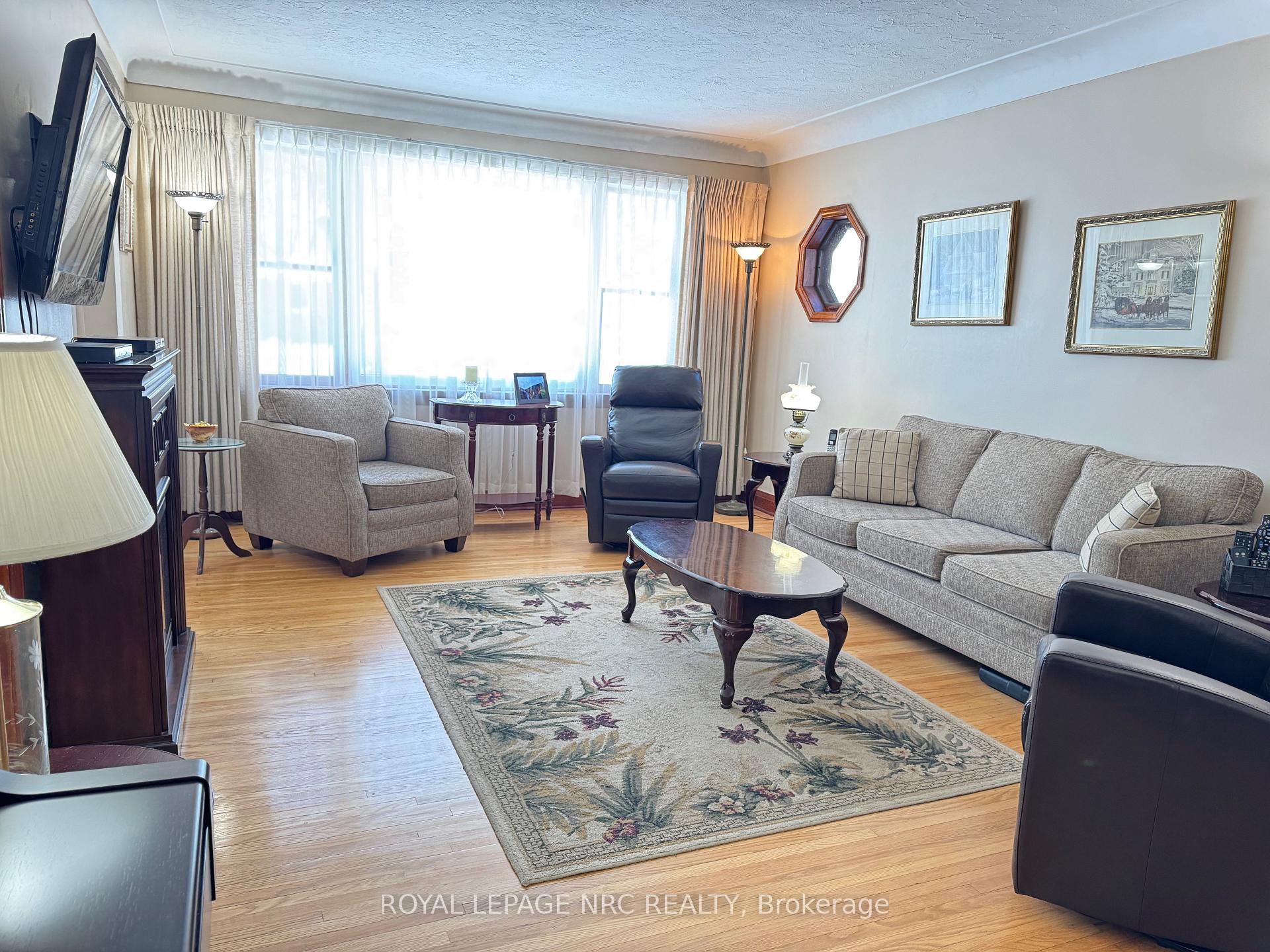 Photo 10 of 70 Cameron Avenue, Welland, Lincoln/Crowland — HOMEH